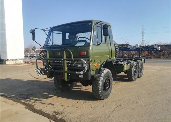 东风6轮驱动沙漠越野洒水车 6×6驱运水车 出口8吨六驱水罐车