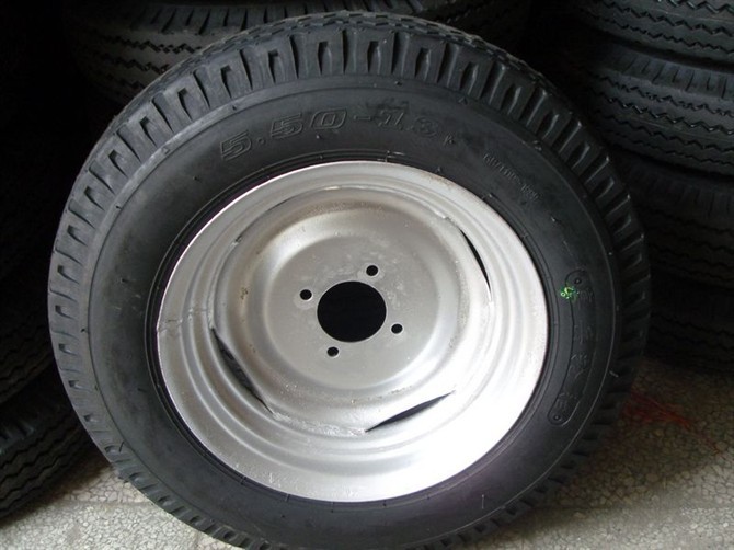 50-13水曲花纹550-13尼龙斜交轮胎