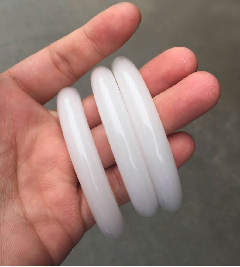天然石英岩白玉手镯 女款精品细料a货玉镯 羊脂白玉圆条手镯 礼品