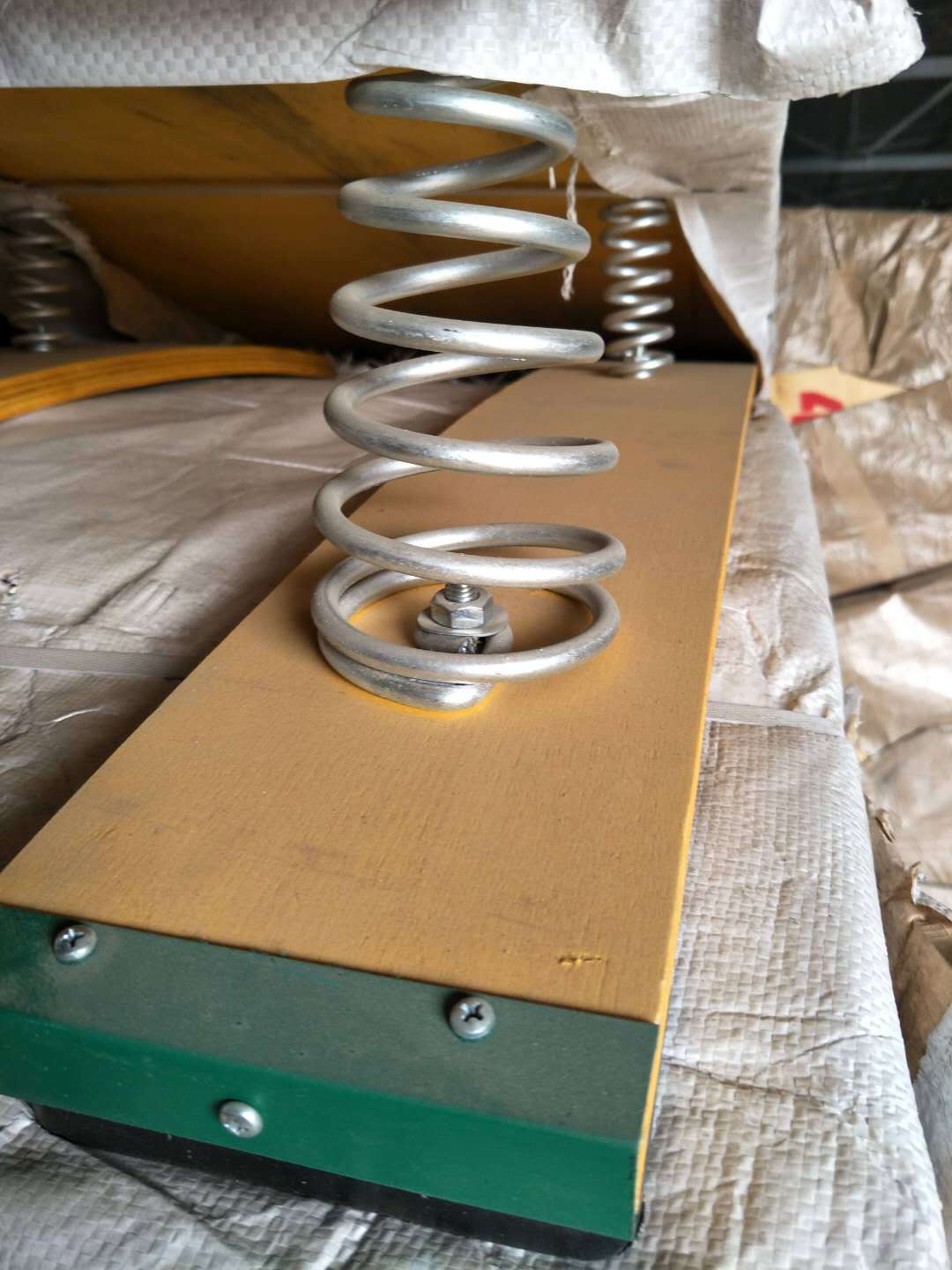 厂家供应弹簧助跳板 加厚型体操弹簧弹跳助跳板 体育用品