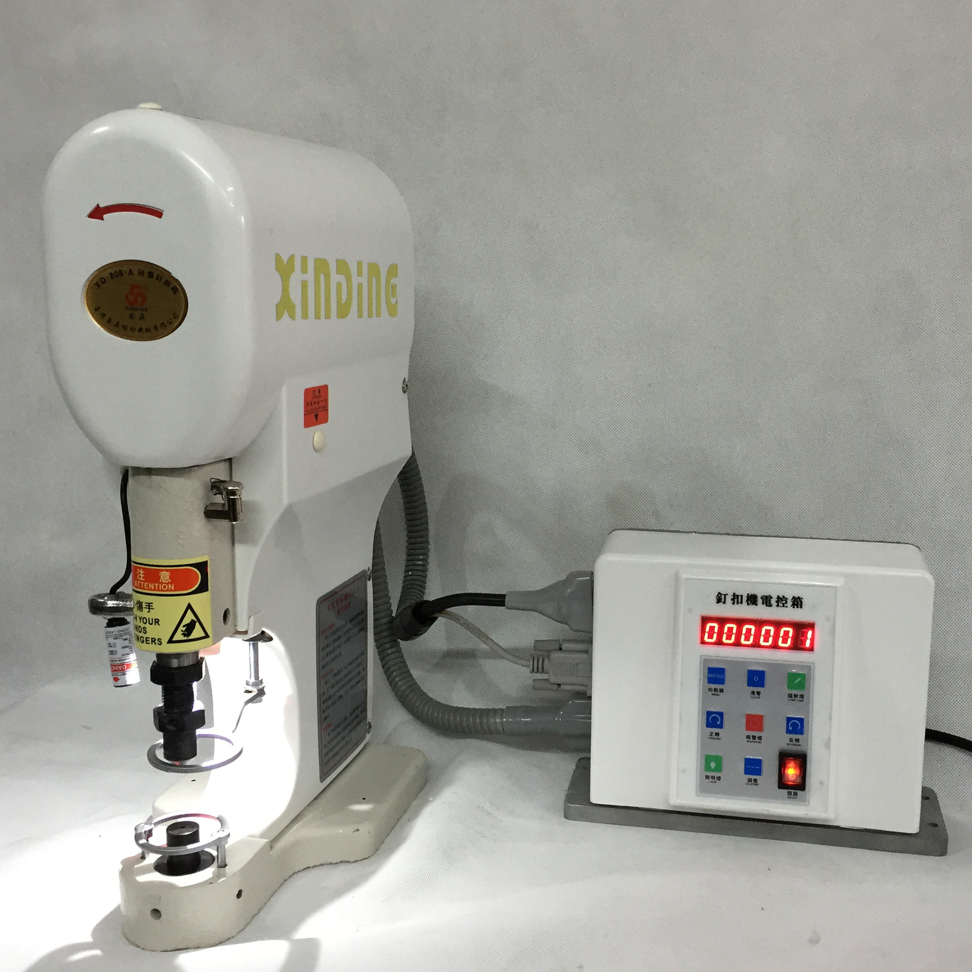 808-a伺服电脑钉扣机 大白扣机 四合扣打扣机 工业缝纫机 订扣机