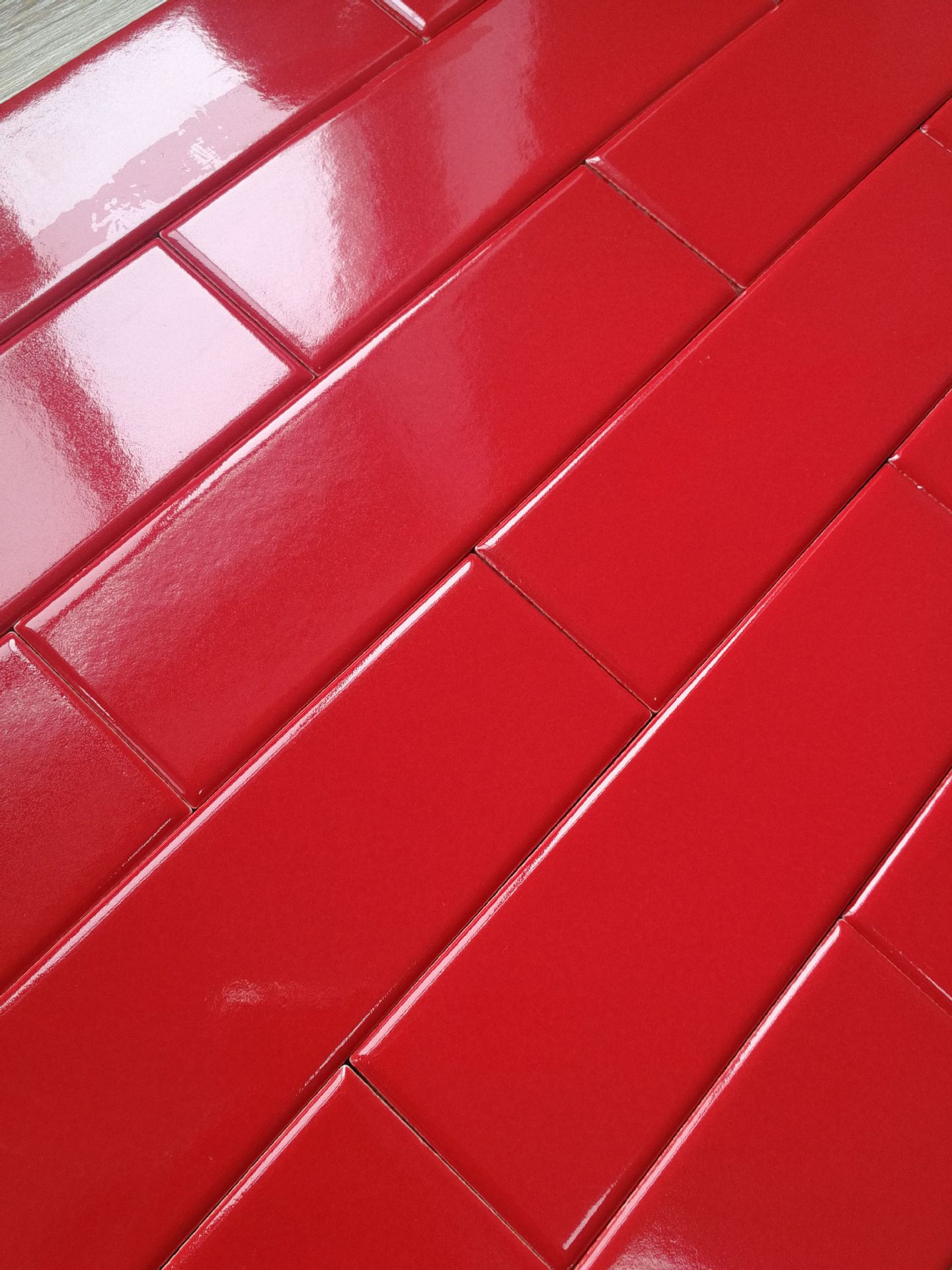 中国红墙砖 大红色釉面砖 红色背景墙瓷砖 淄博厂家批发