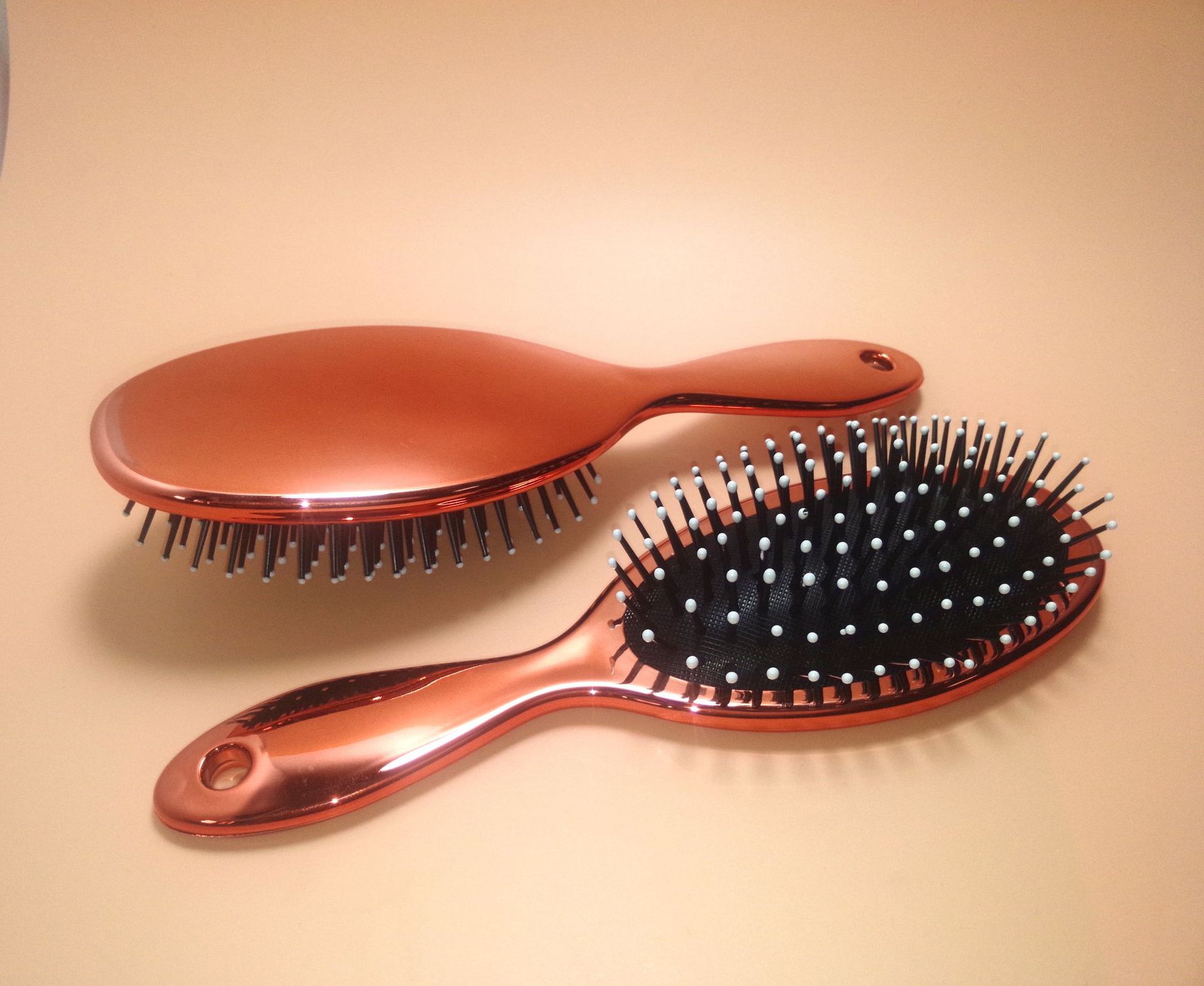 厂家直销创意按摩梳 新款电镀椭圆梳子 顺发防打结渐美发梳子批发