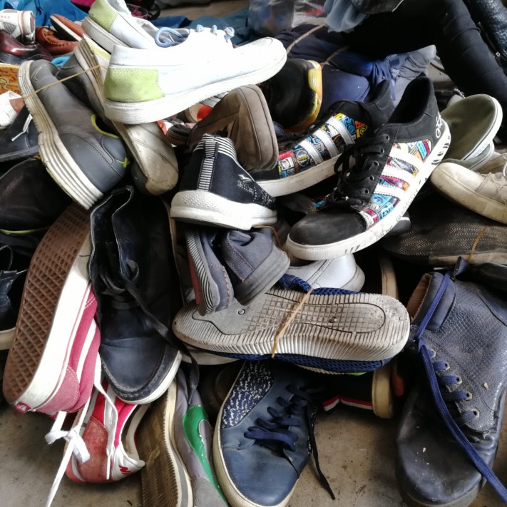 工厂一手货源 二手品牌鞋子足球鞋子secondhand shoes used shoes