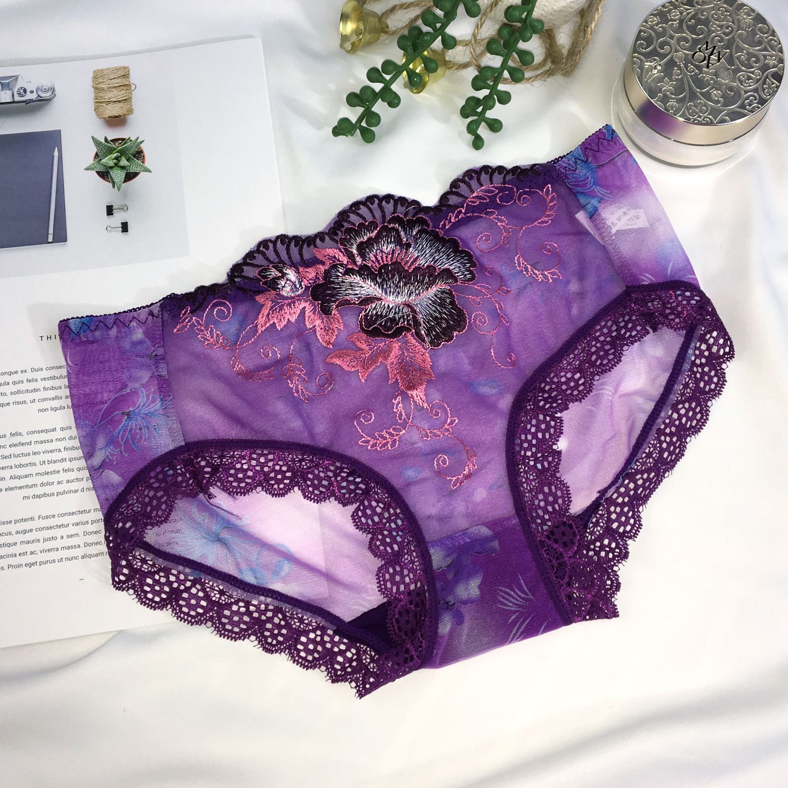 新品性感透视蕾丝内裤女刺绣花边无痕女士大码网纱中腰三角裤女