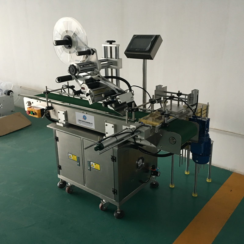 l面透明标签封口自动贴标机 转角贴标签机器 一标两面商标机