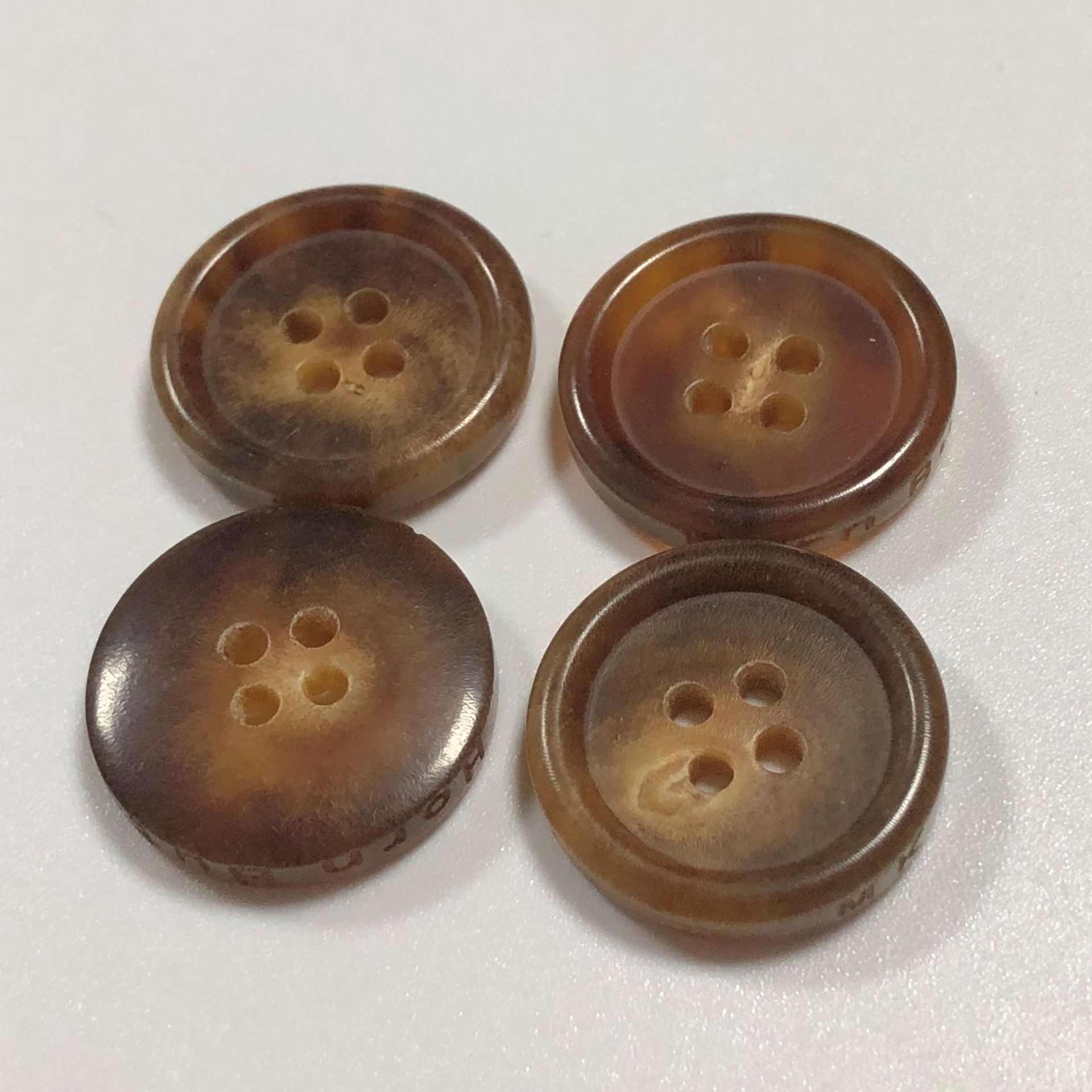 厂家直销天然真牛角扣咖啡色圆边细边扣呢子大衣外套纽扣定做logo