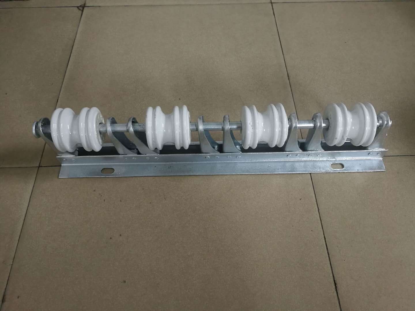 源头工厂广东街码四位双梗热镀锌电力通讯架线码-阿里巴巴