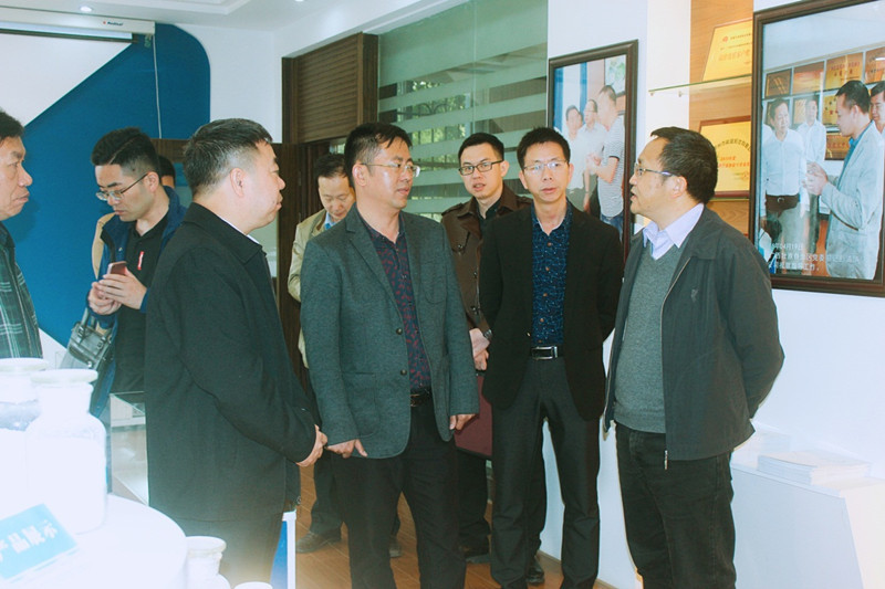 广西壮族自治区工信委副主任陈清,运行处副处长张修竹,科技厅高新处