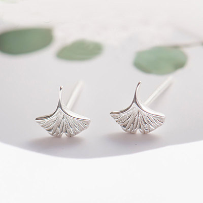 s925银杏叶耳钉女韩版小清新文艺迷你叶子简约夏季耳饰品