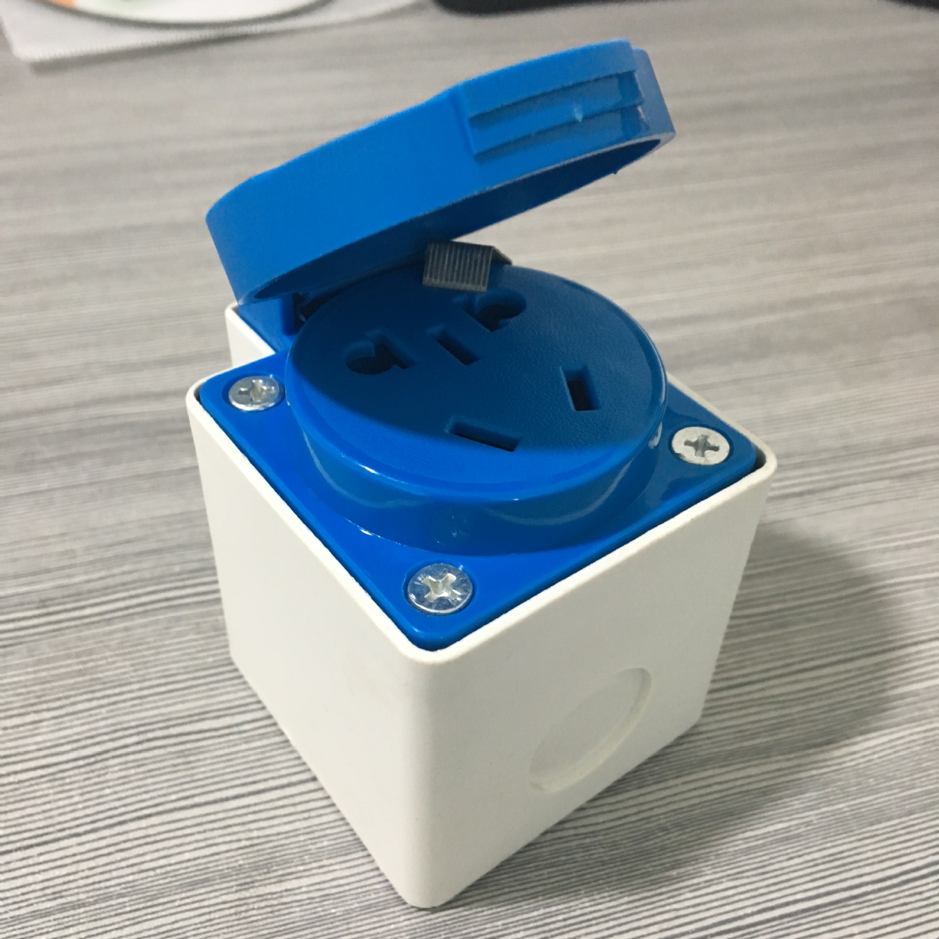 上丰电气 工业防水插座明装插座 国标五孔 sfn-112m