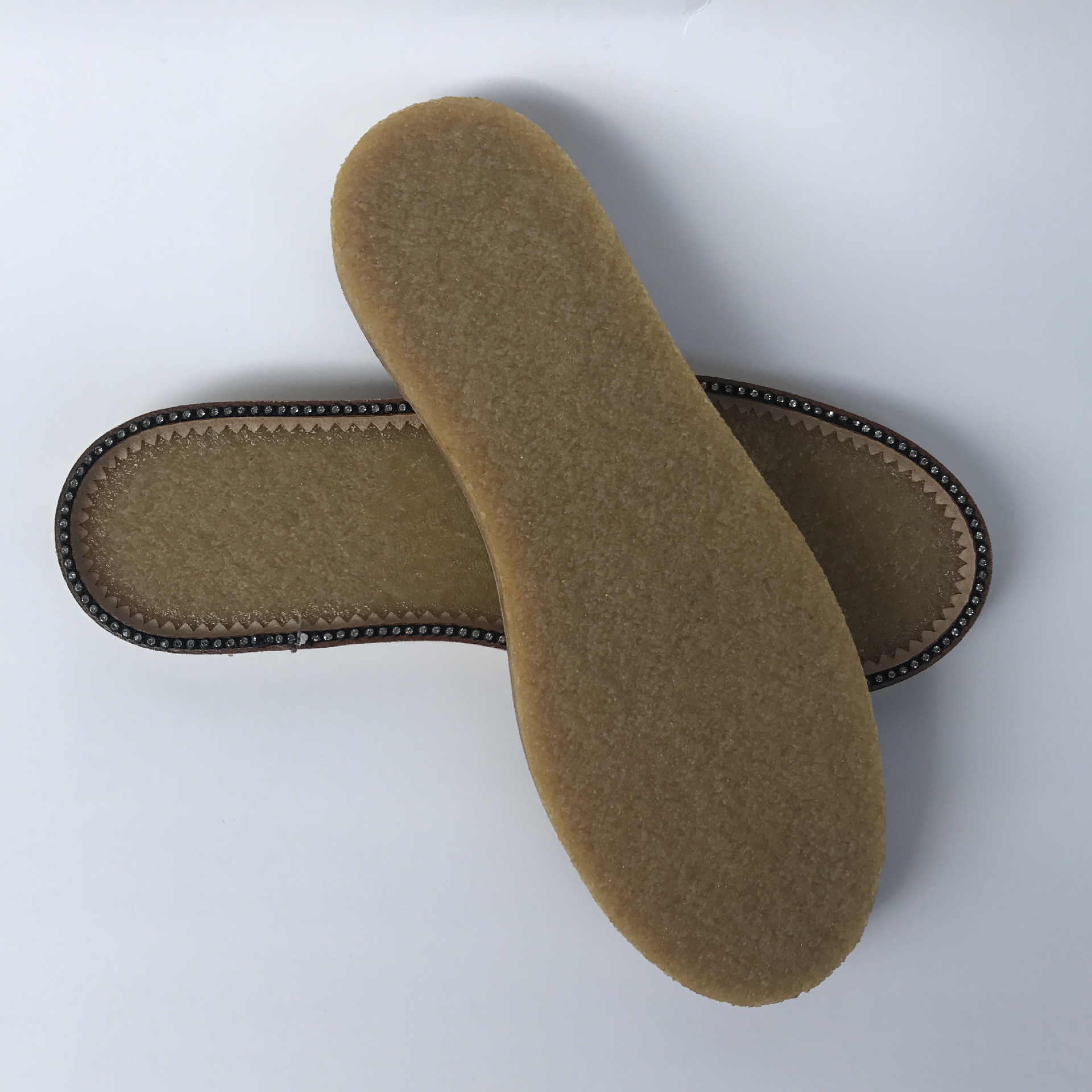 厂家直销切尔西靴底生胶鞋底烟胶底