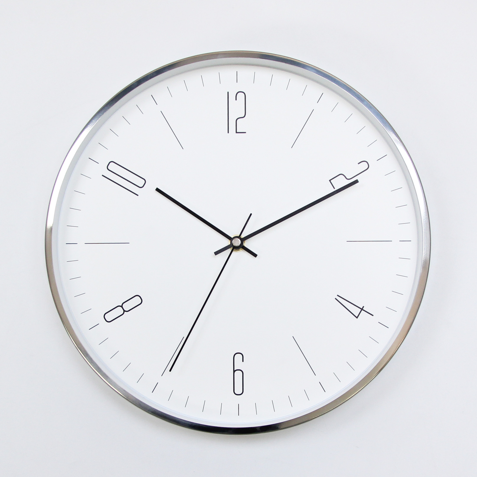 金属边挂钟简约现代时尚创意静音卧室新品爆款圆形客厅北欧铁时钟