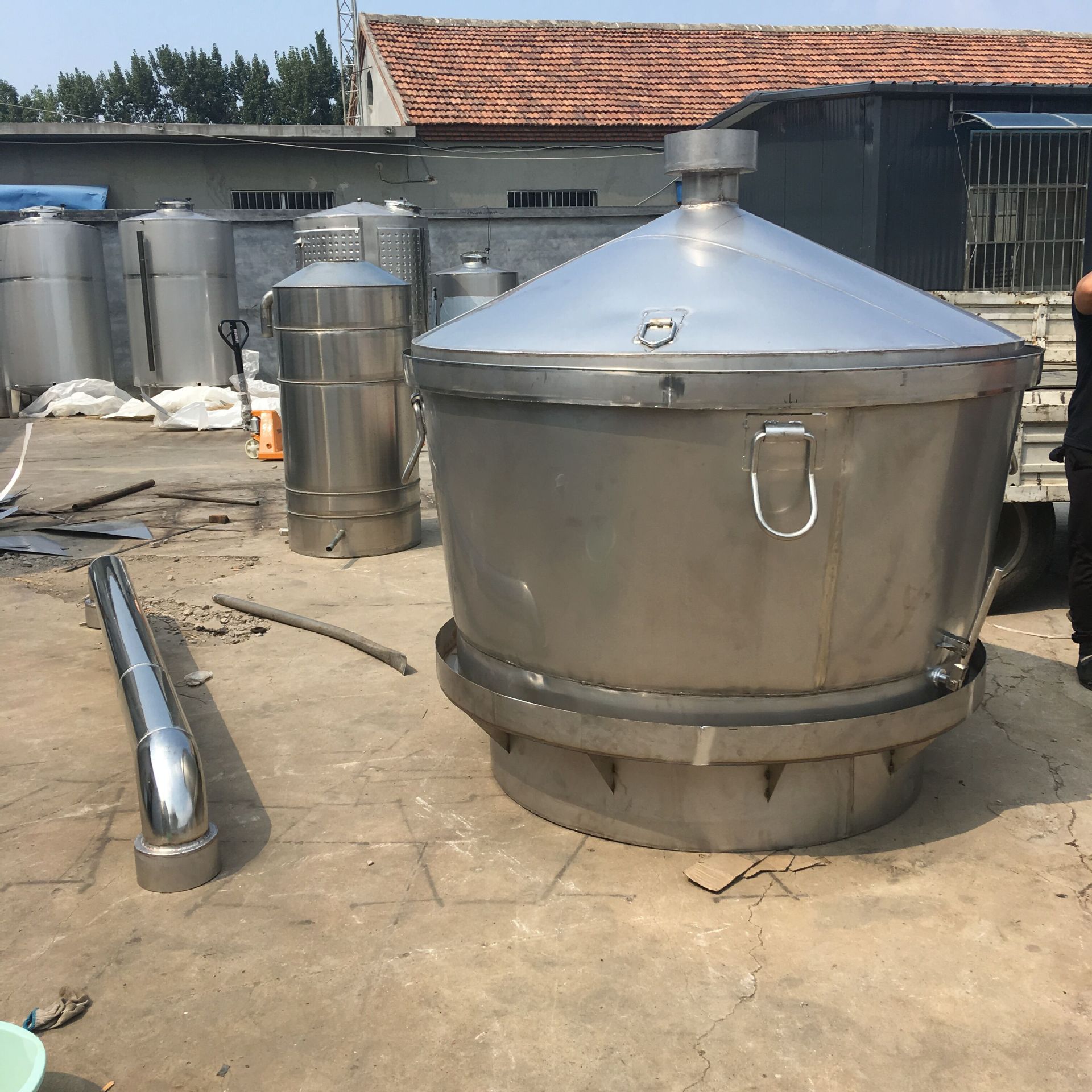 定做304不锈钢酿酒设备 纯粮食酒酿造甑锅 配套冷却器报价图片