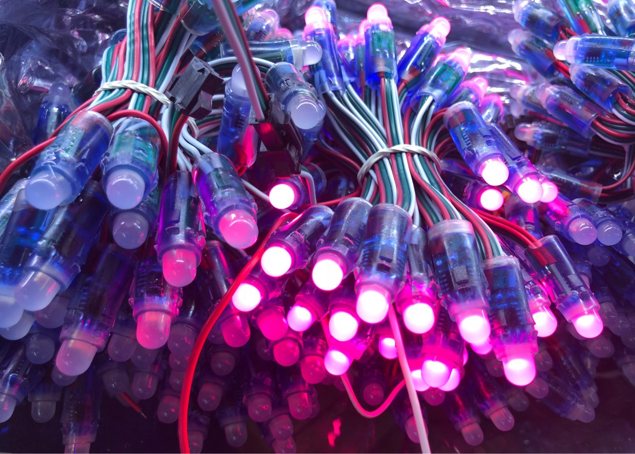 厂家供应2811防水led全彩外露灯12mm 5v 高亮穿孔灯串