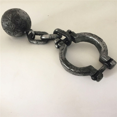 万圣节装饰配件塑料仿真铁球脚铐 拍电影道具犯人手铐脚链