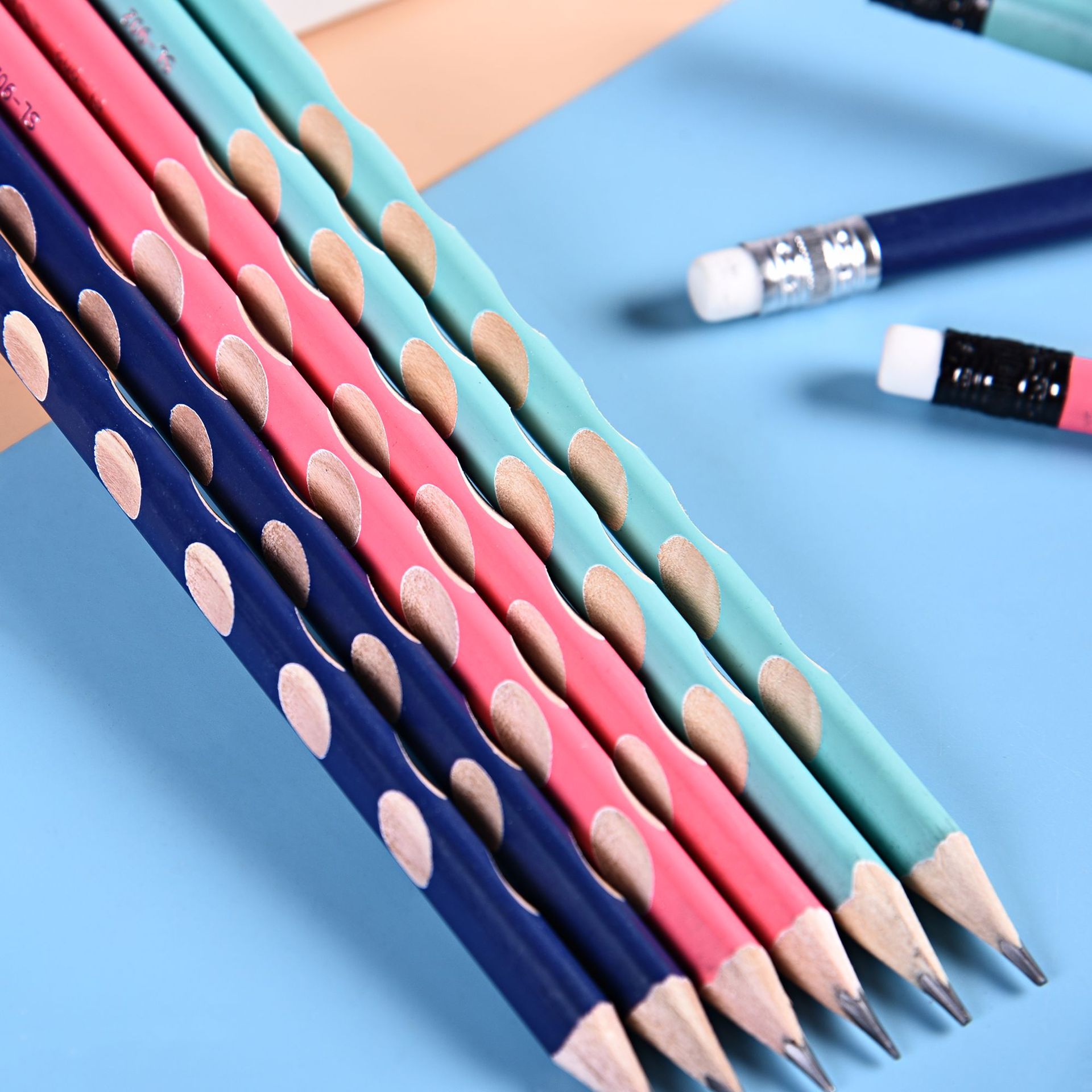 学生考试专用2b铅笔 原木铅笔 儿童绘画铅笔小学生奖