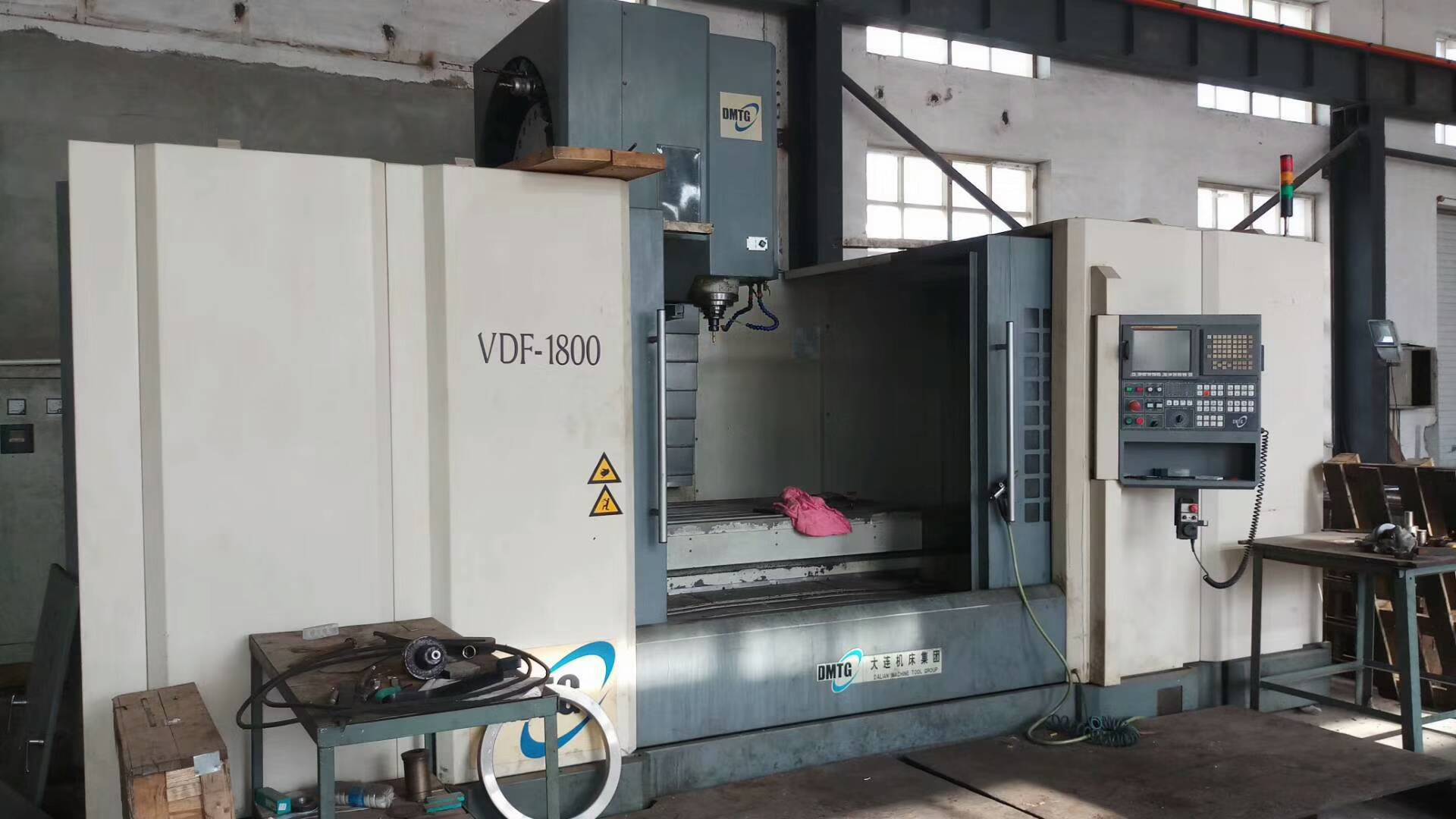 二手立式加工中心 大连vdf-1800立式加工中心