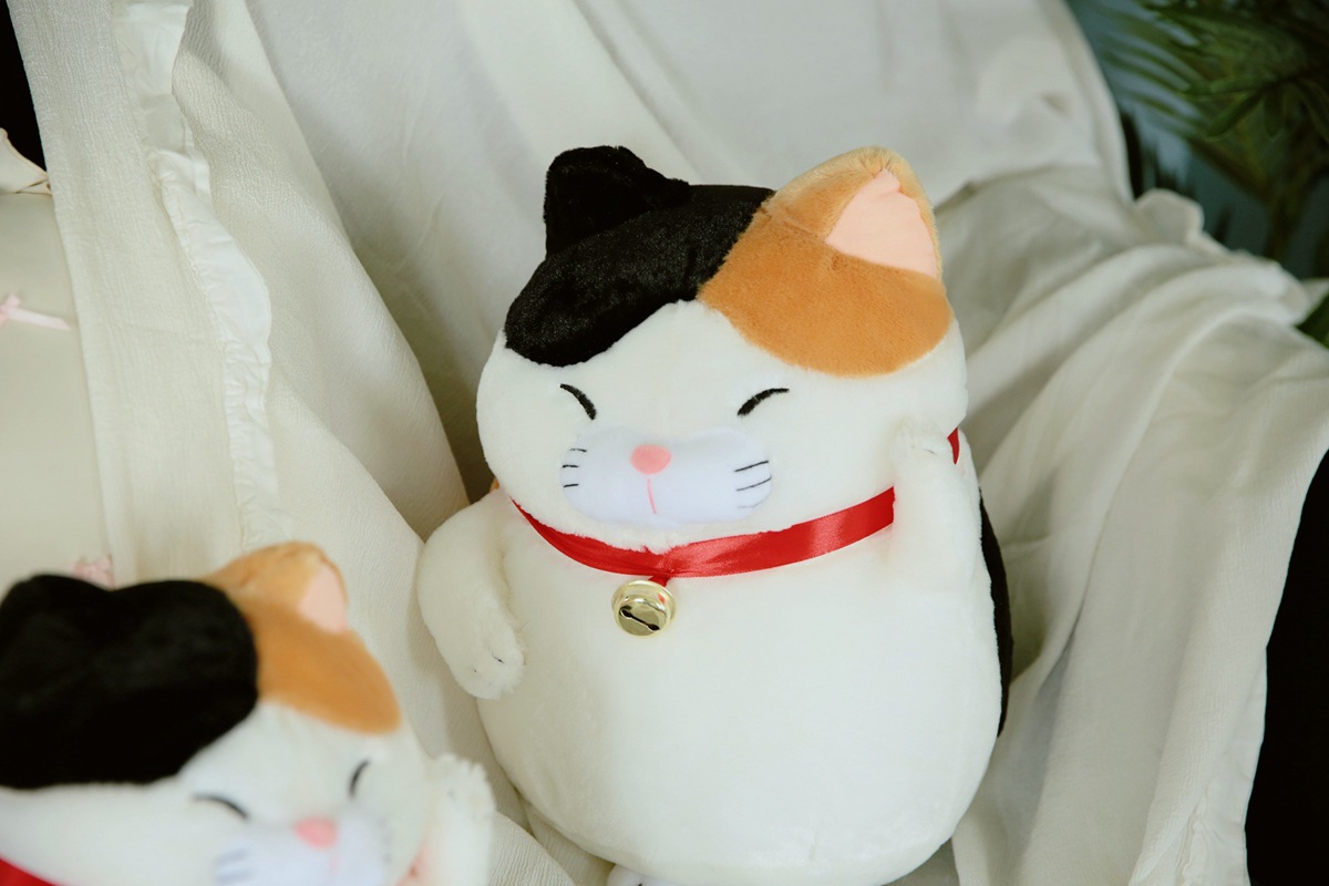 新款坐姿福气猫招财猫公仔猫咪毛绒玩偶摆件招财猫娃娃