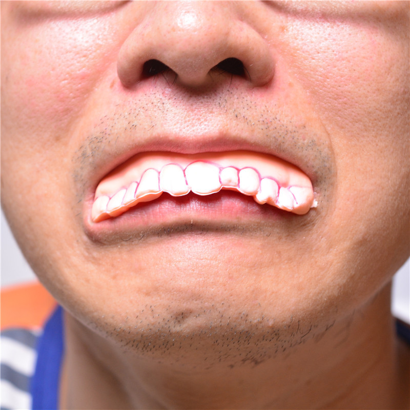 万圣节假牙 龅牙吸血鬼牙齿僵尸门牙 搞笑搞怪整蛊塑胶软牙套现货