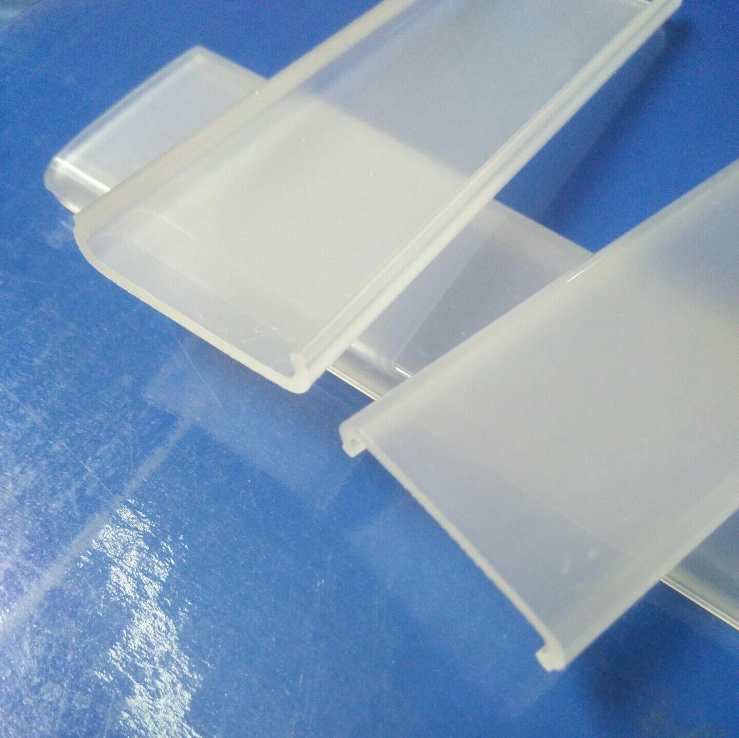 厂家专业生产订制pc塑料灯罩挤出  pc塑料卡槽光扩散 透明pc灯罩