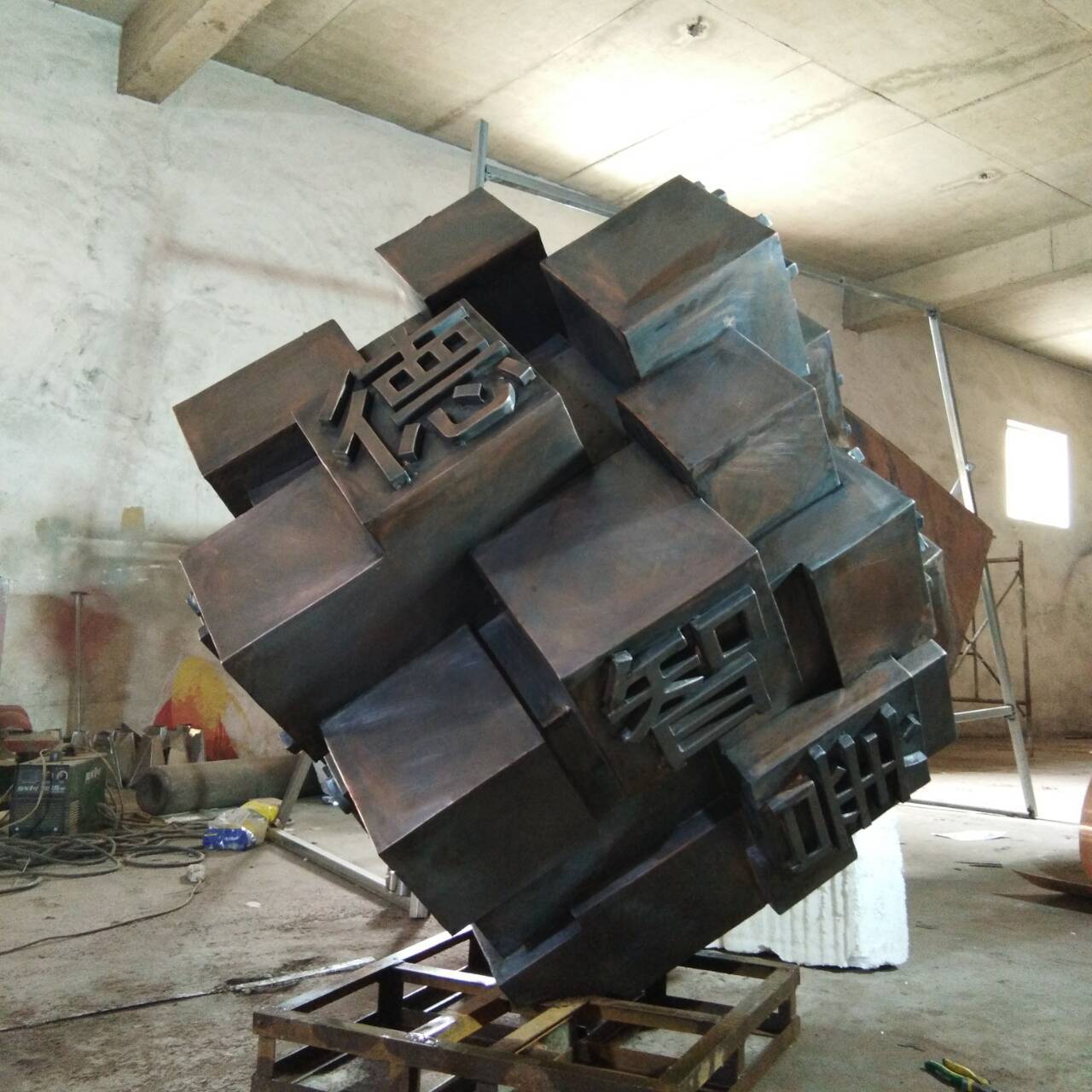 厂家直销锻铜文字魔方雕塑 校园文化企业单位摆件可定制