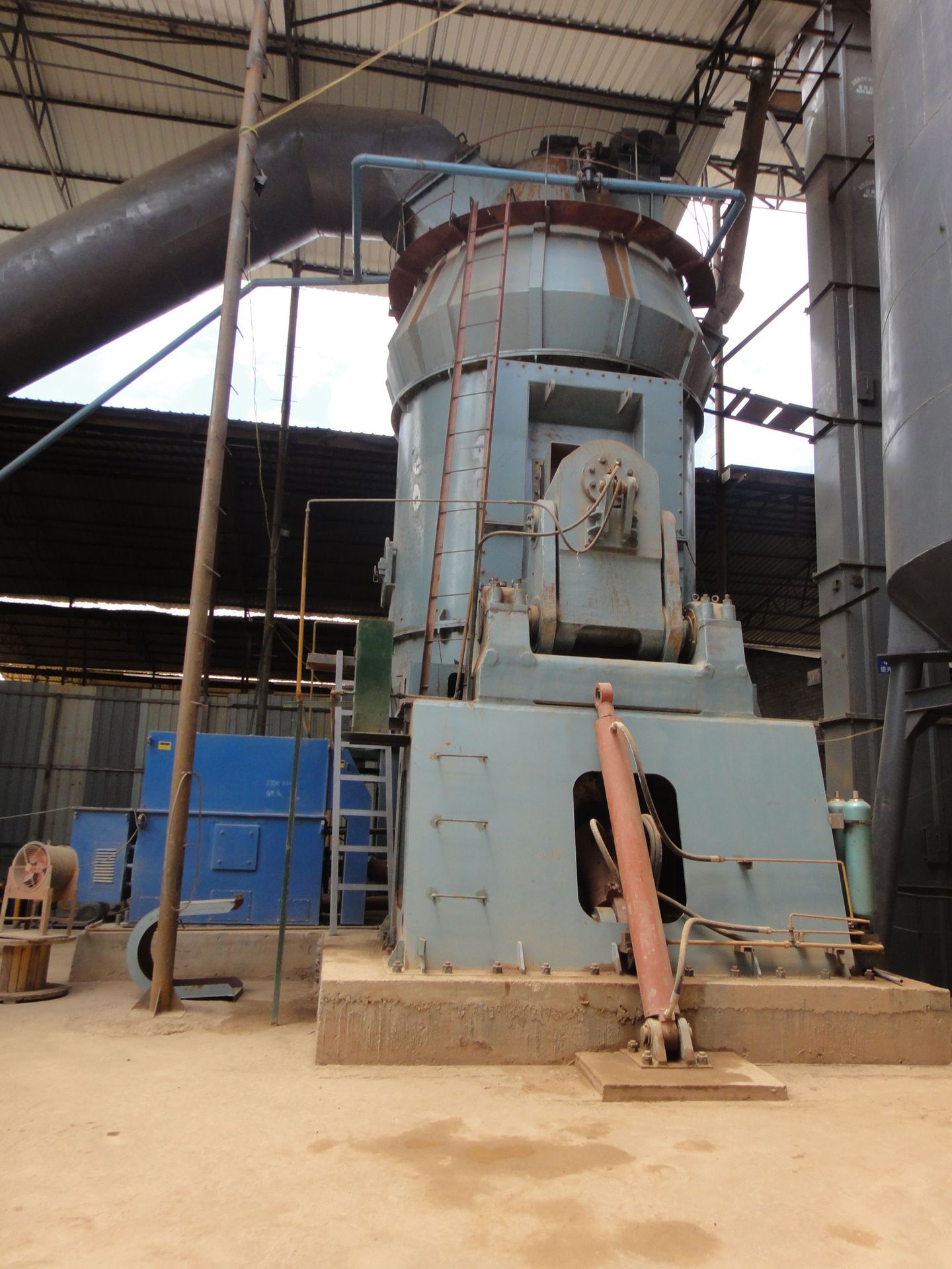 鹏飞 立式磨煤机 煤立磨 立式辊磨机 立式粉碎机 煤粉制备设备