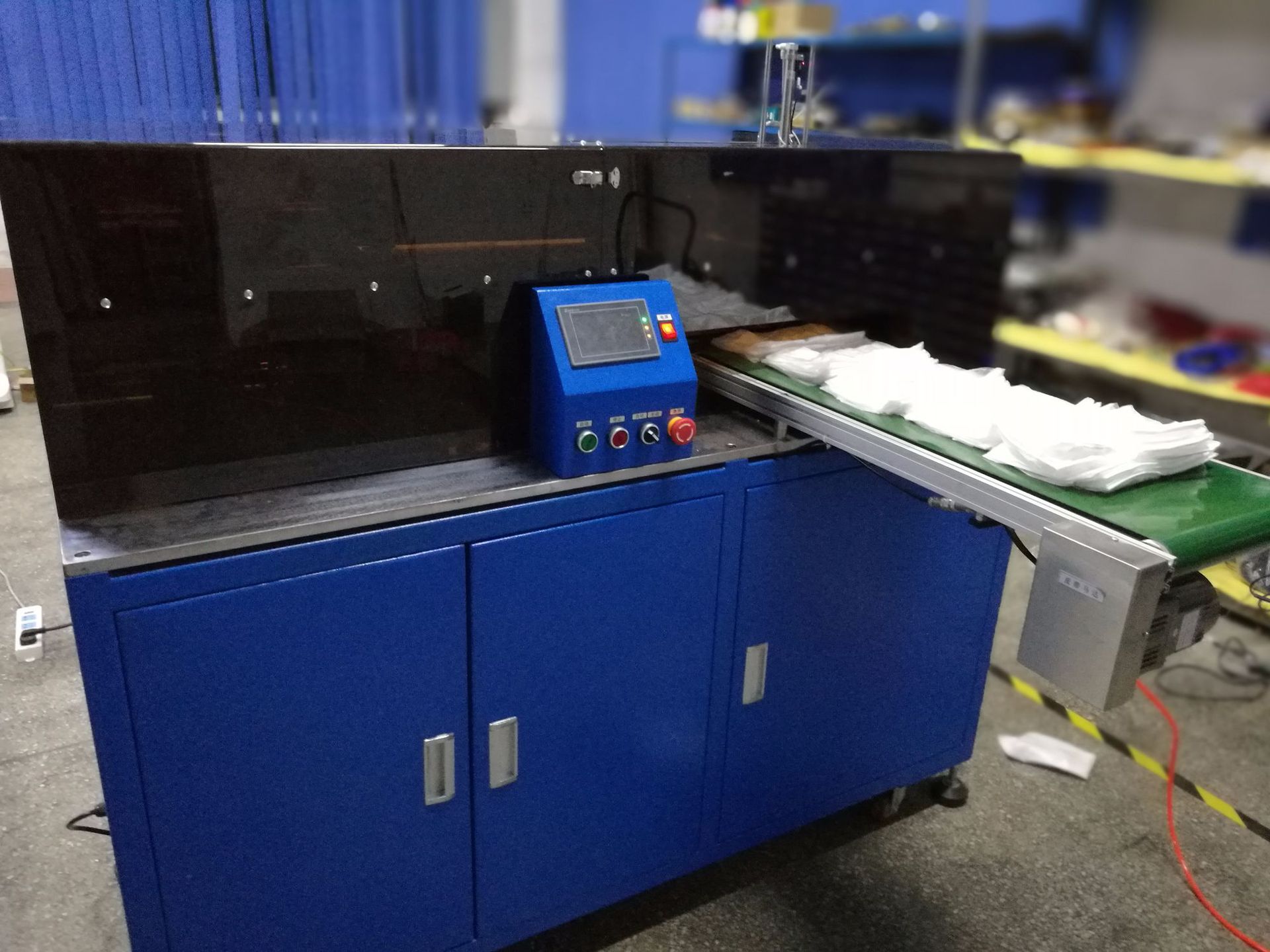 厂家直销全自动台布折叠机 全自动工业折叠机 一次性桌布折叠设备