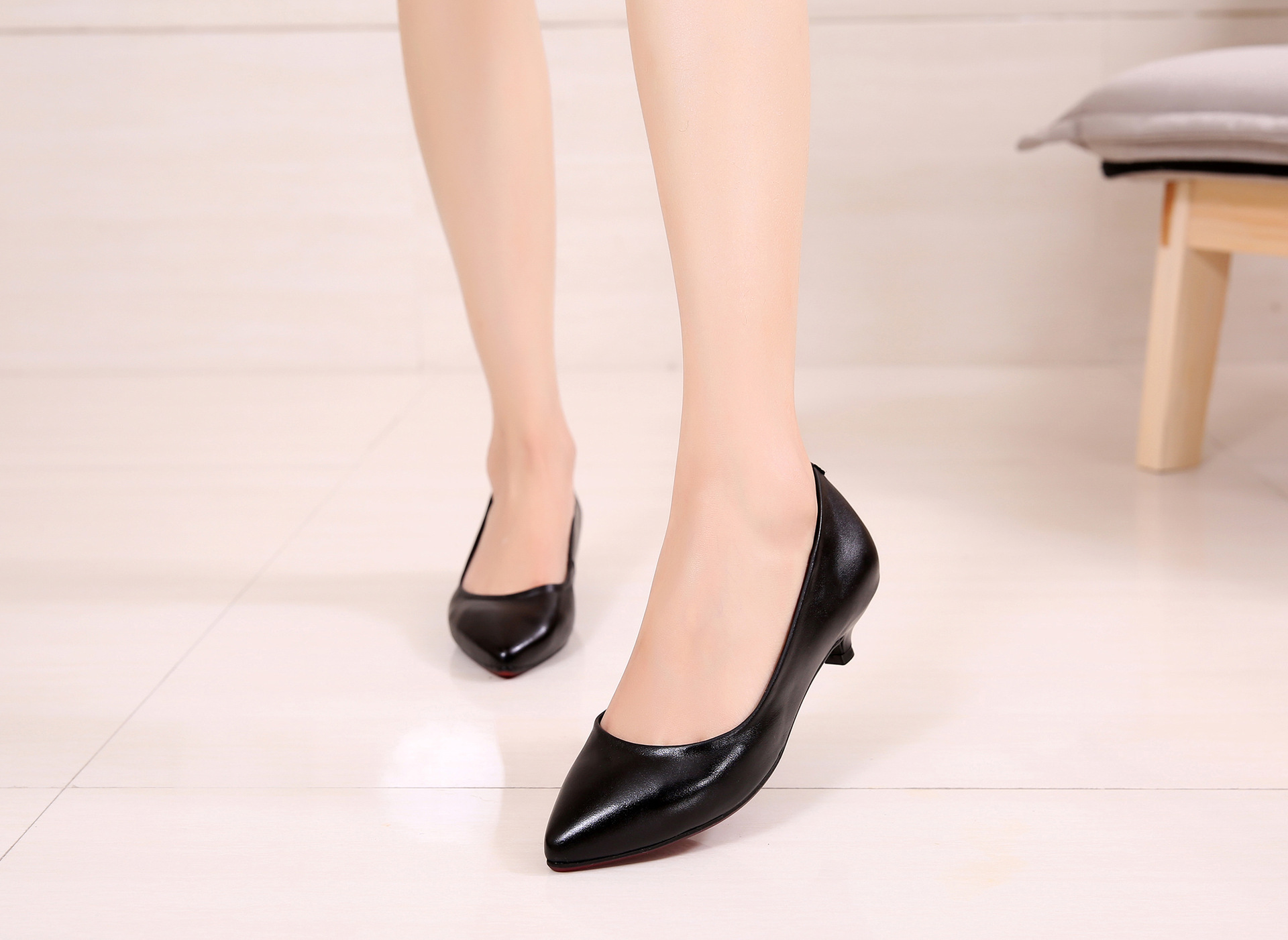 专注工作鞋30年酒店工装鞋女黑色职业舒适中低跟真皮尖头礼仪银行