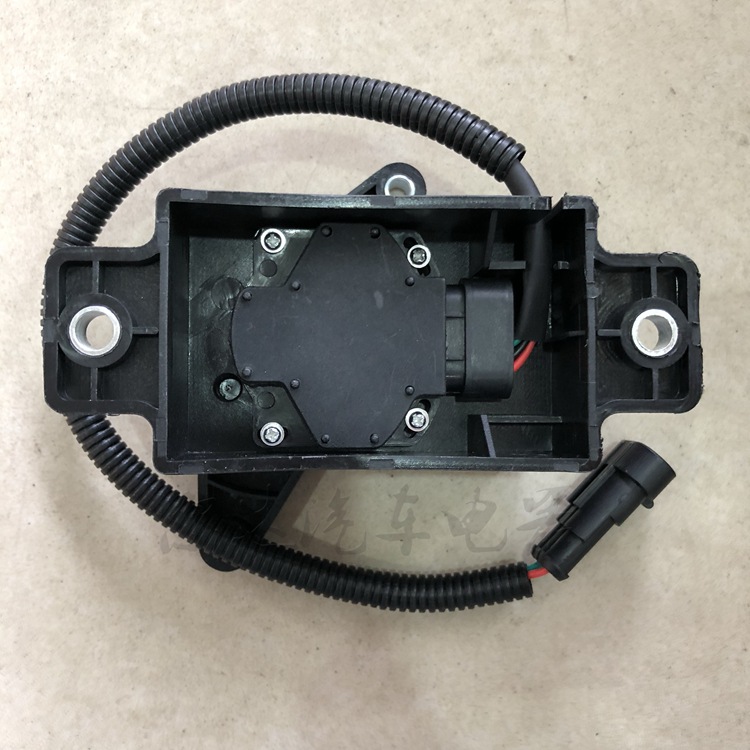 适用于三一重工搅拌车远程油门踏板控制器 后置油门控制器tbq-32k