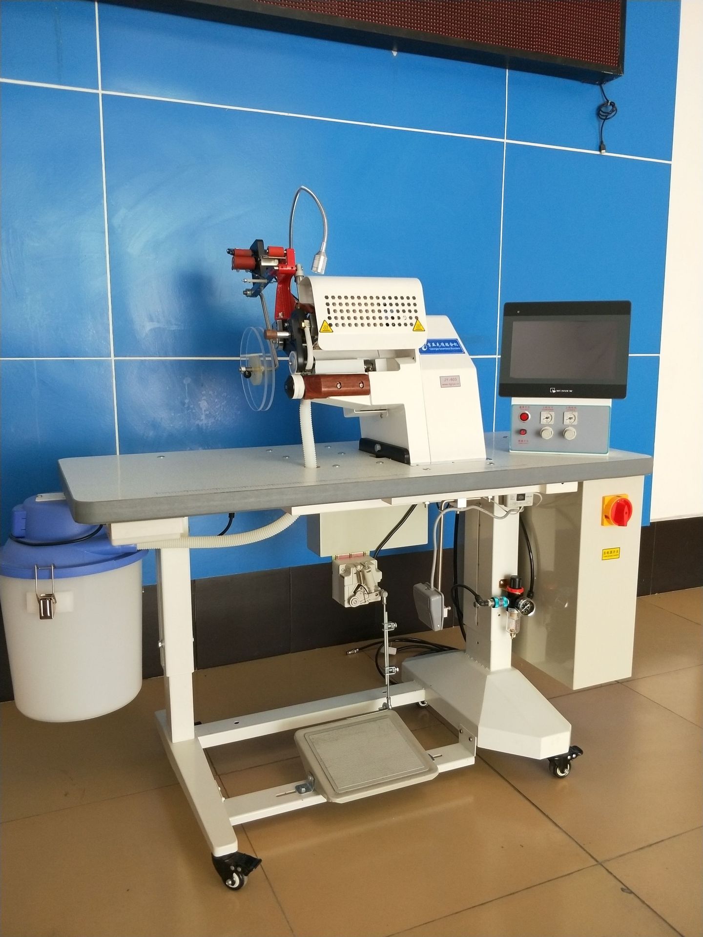 无缝男士内裤腰头上胶机,我选择东莞吉亚无缝男士内裤腰头上胶机