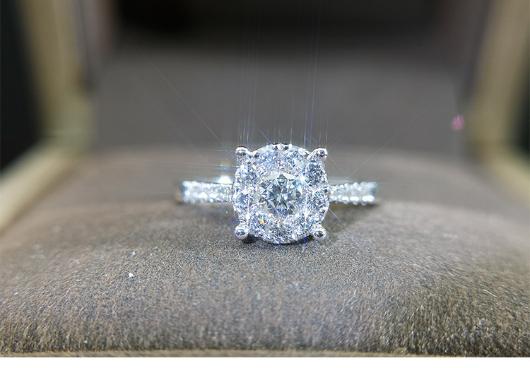 18k金20分10分四爪九围一钻石戒指女 显钻大克拉效果求婚订婚钻戒