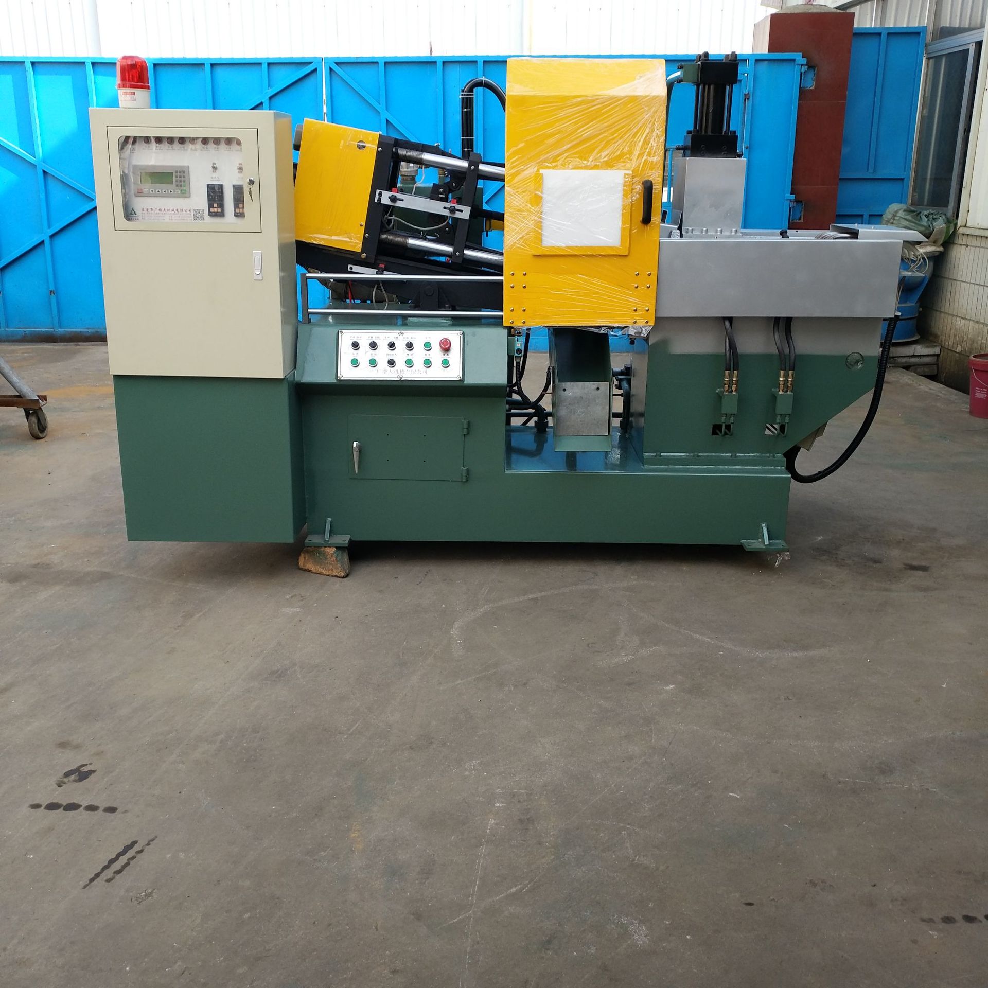 广州25t35t锌合金压铸机小型卧式压铸机锌合金香水盖压铸设备