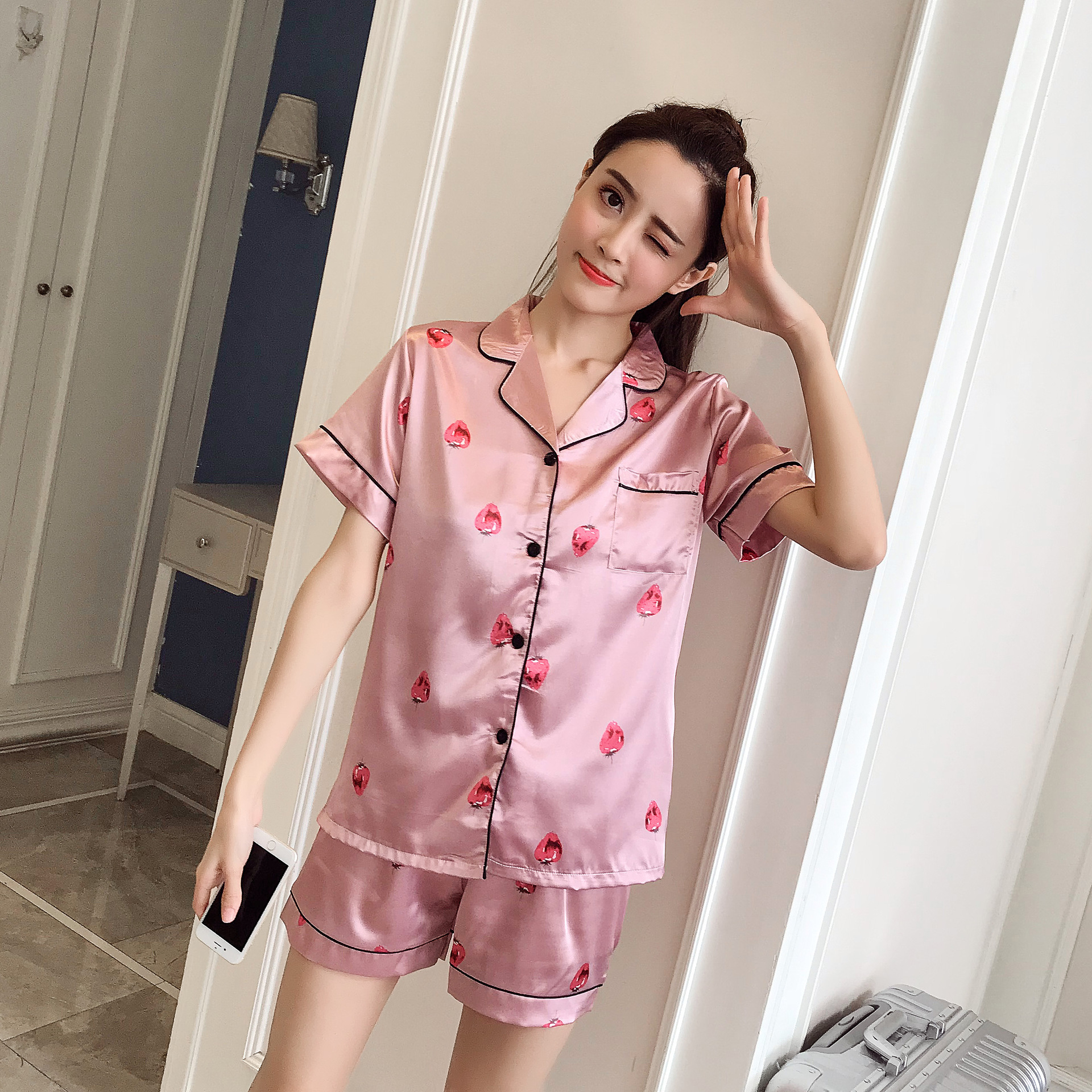 夏季新款仿真丝印花草莓风情短袖短裤女士家居服睡衣女套