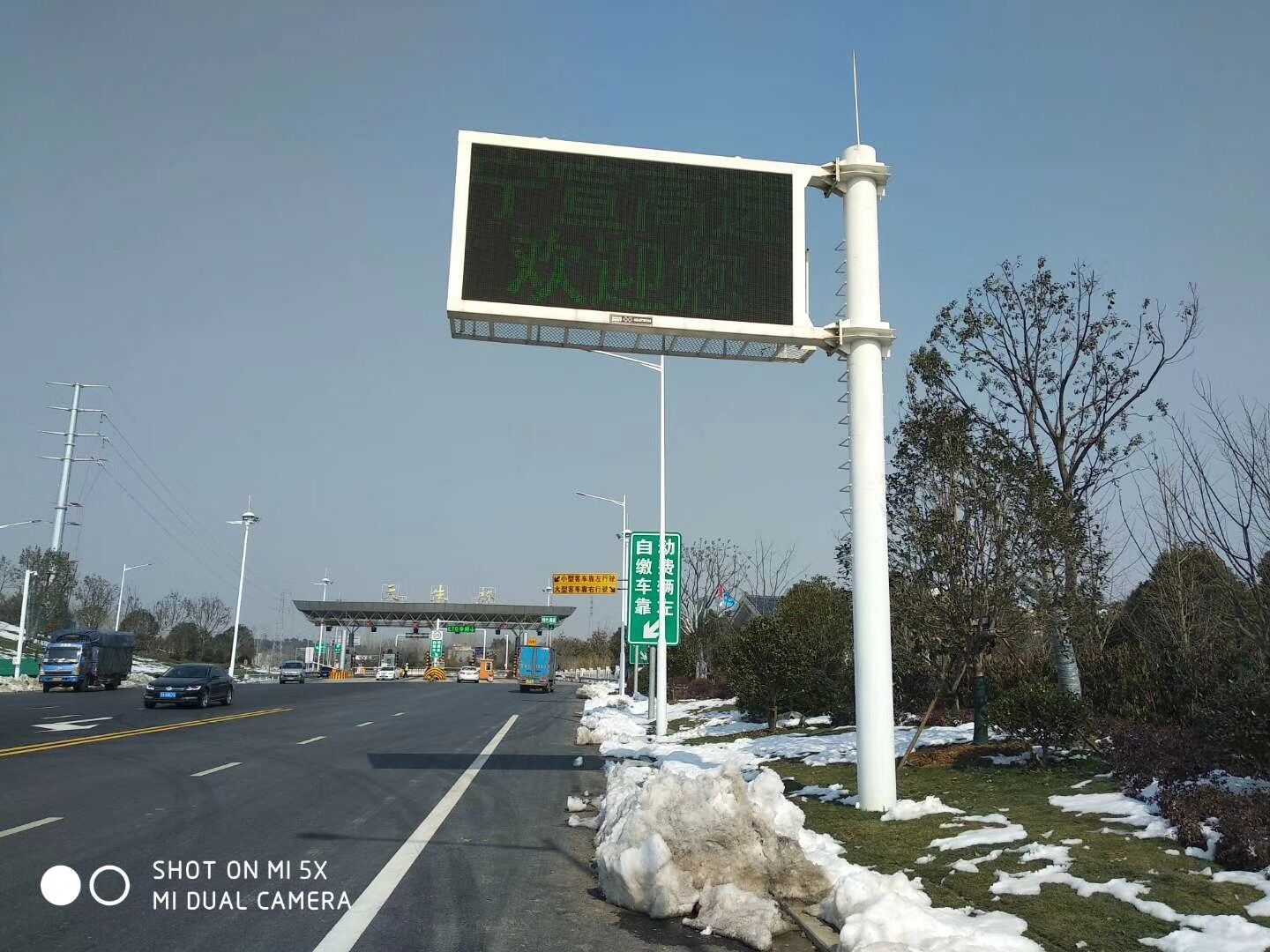 厂家直销 路口诱导屏立杆立柱 马路红绿灯诱导屏 爬梯诱导屏