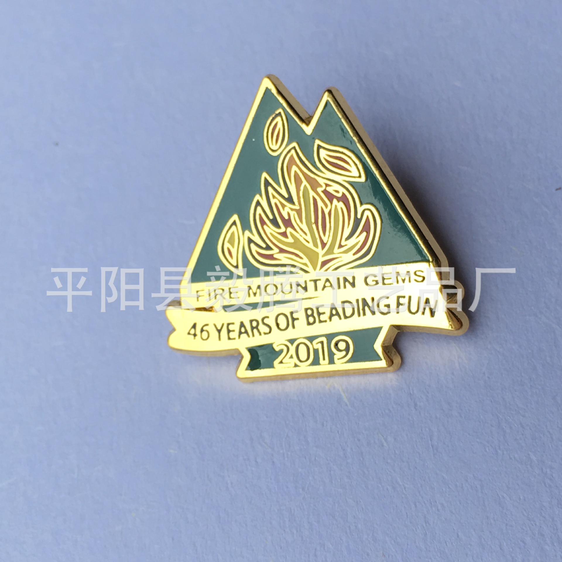 外贸徽章定制电镀金色烤漆工艺