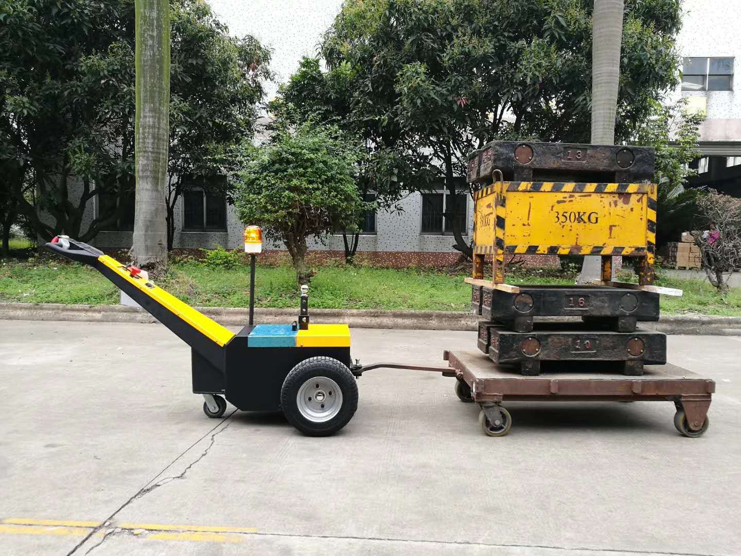 小型电动平板牵引车拖车15t电瓶平板运输车2吨电动牵引头3t