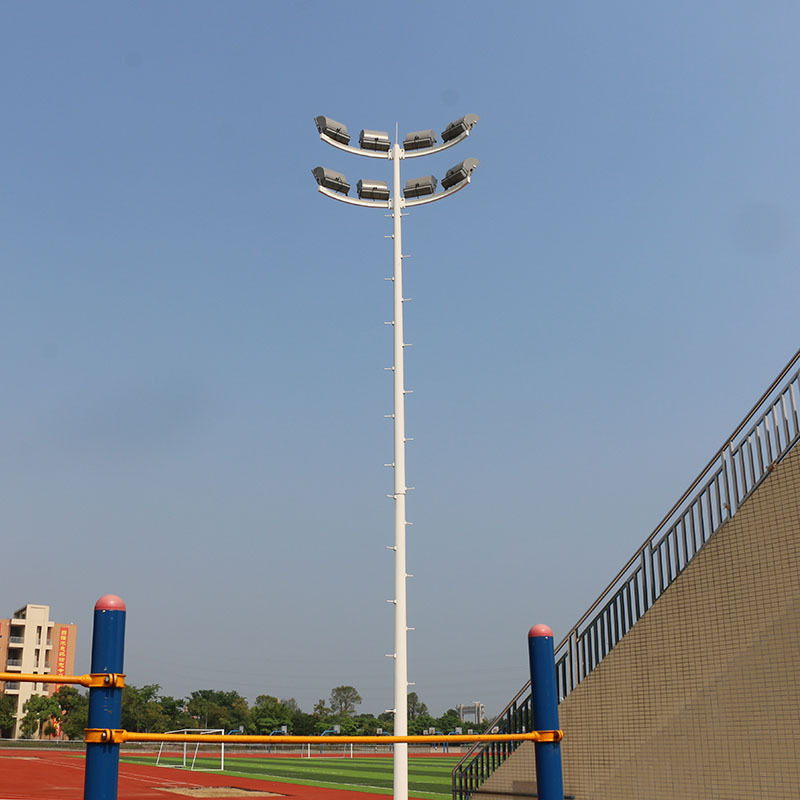 足球场照明用什么灯好看 湖南球场灯杆材料 足厚灯杆送货安装厂家