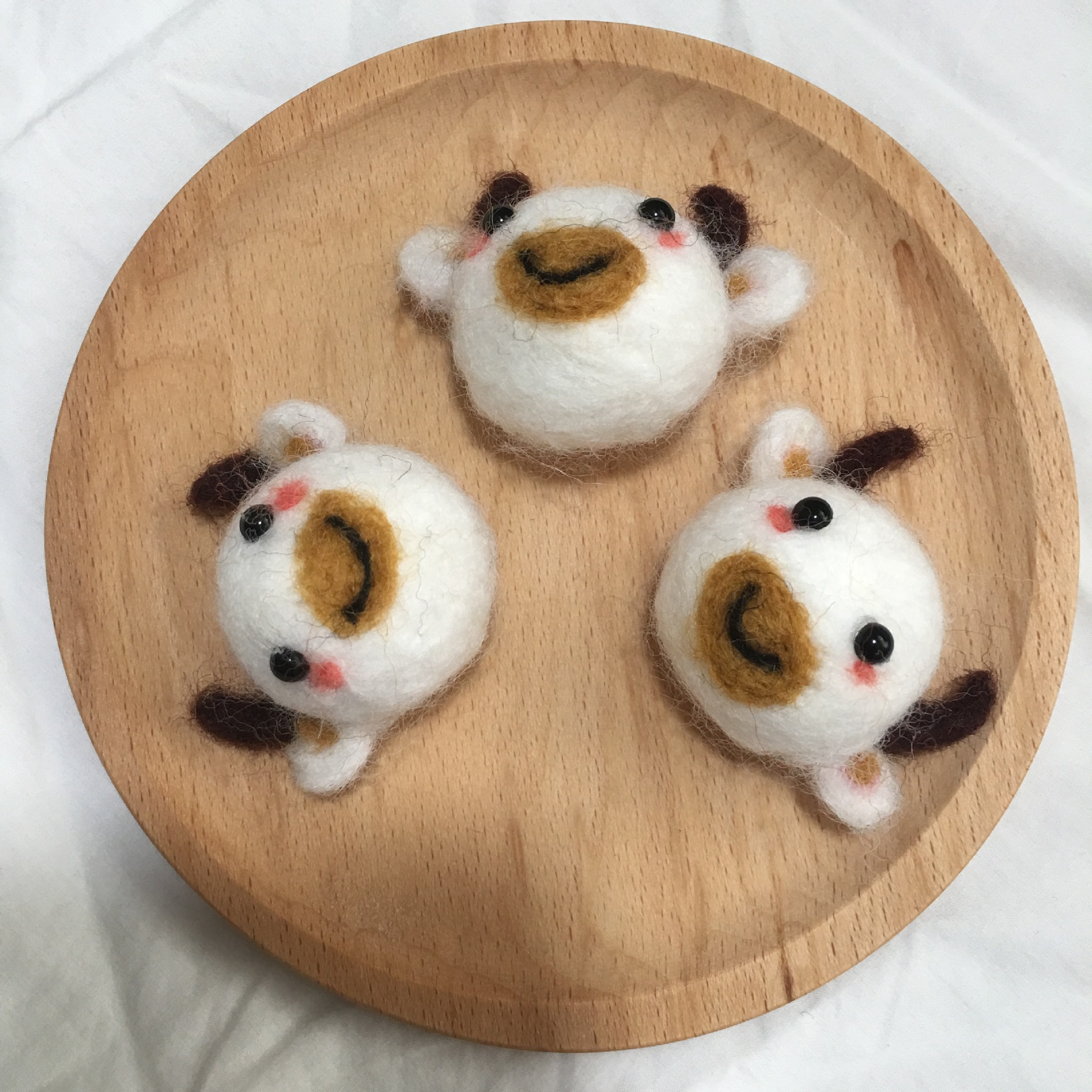 羊毛毡胸花图片