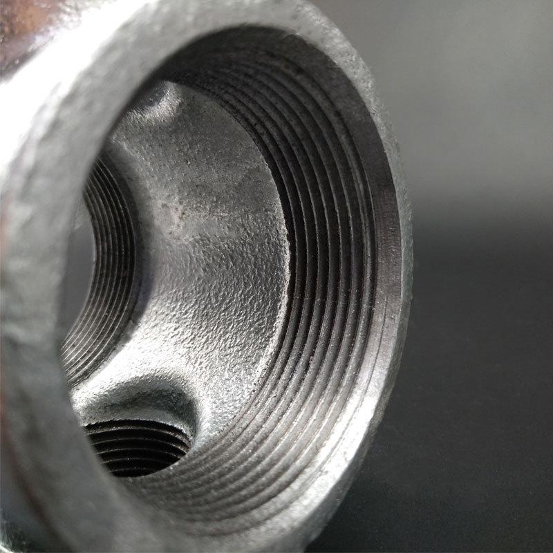 卡耐夫国标四通正四通镀锌铸铁消防玛钢管件产地货源变径四通