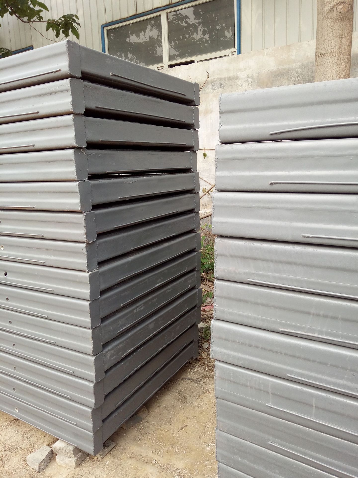 钢骨架轻型板适用于工业厂房,轨道交通,输煤栈桥,公共民用等建筑围护