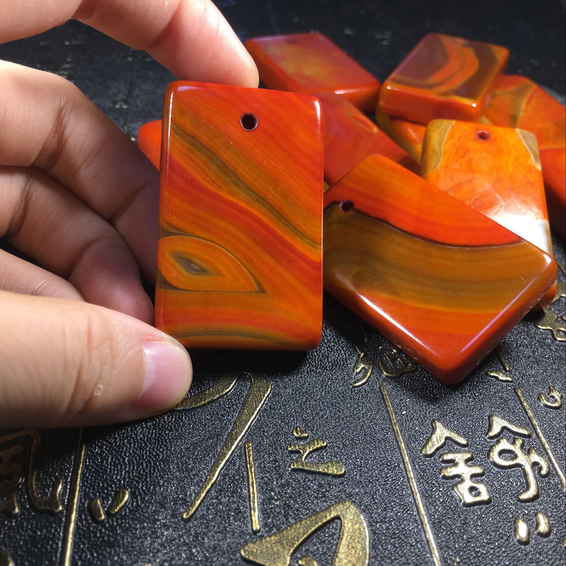 厂家供应战国红玛瑙无事牌 战国红方形无事牌吊坠