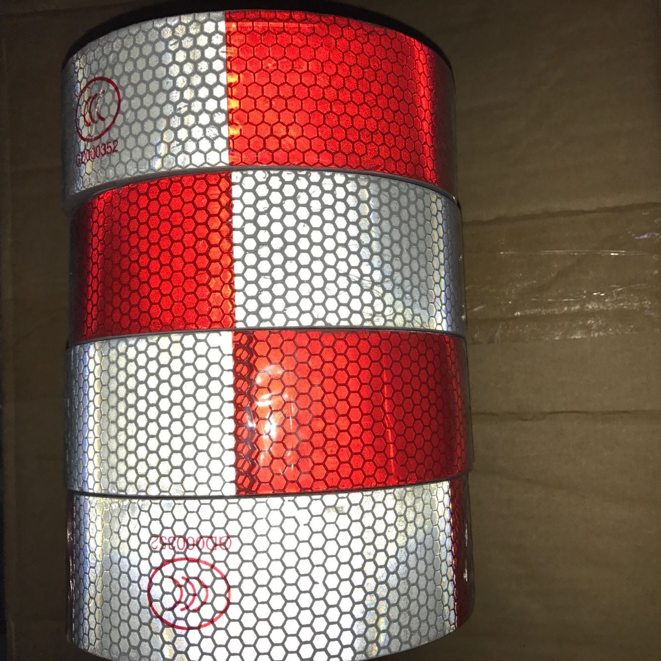 【反光贴规格】长45m*5cm  【反光贴材质】晶格   【反光贴颜色】红白