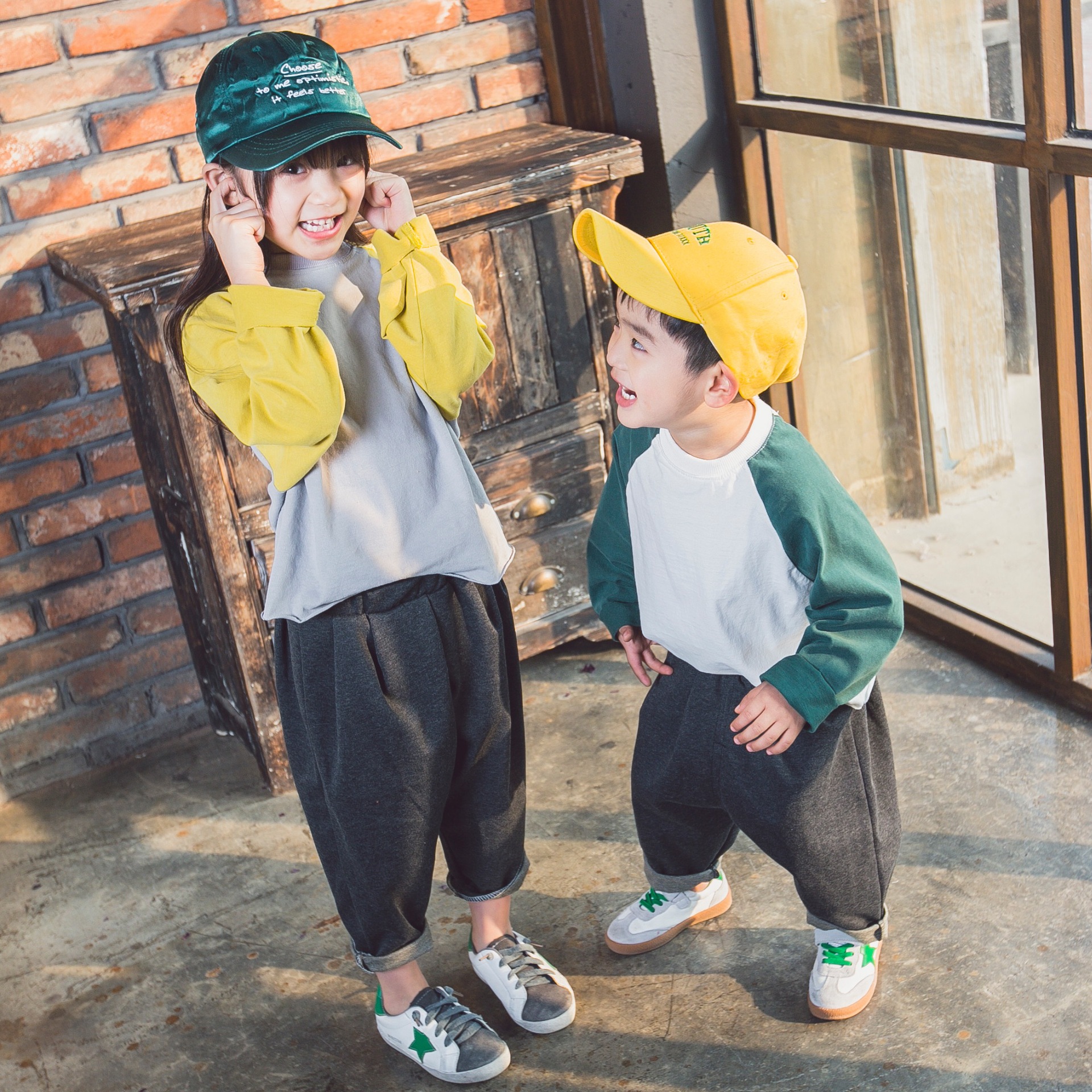 2018春款童装新款卫衣韩版男女中小童纯棉长款套头打底衫现货批发