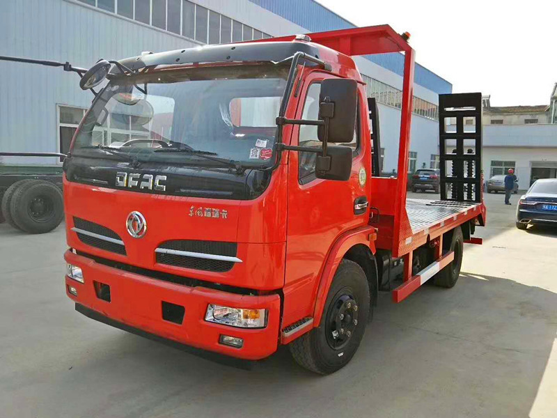 东风福瑞卡scs5043tpbeq型蓝牌小挖机平板车