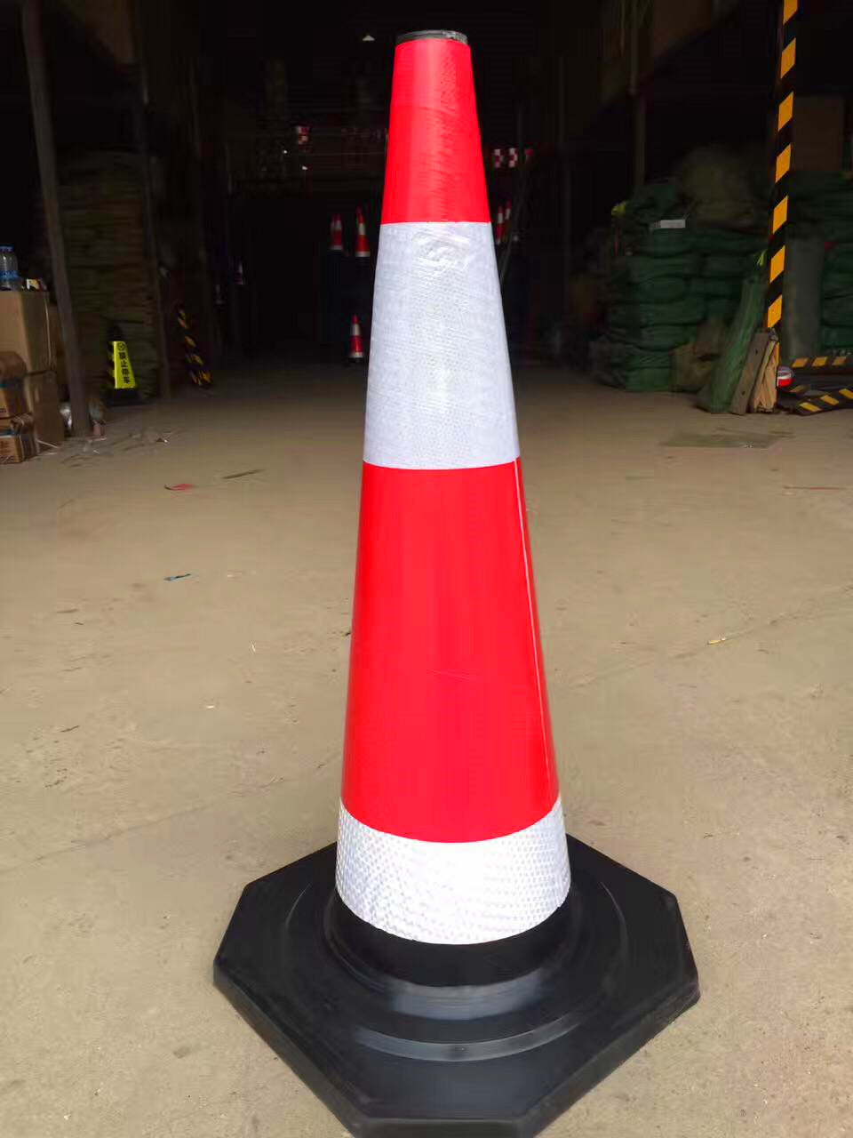 供应三门宏桥橡塑90cm高全橡胶路锥安全隔离防撞设施交通