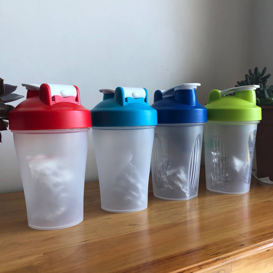 5cm5,杯子采用手提式设计,携带方便,运动好伴侣4,杯盖采用独特的内塞