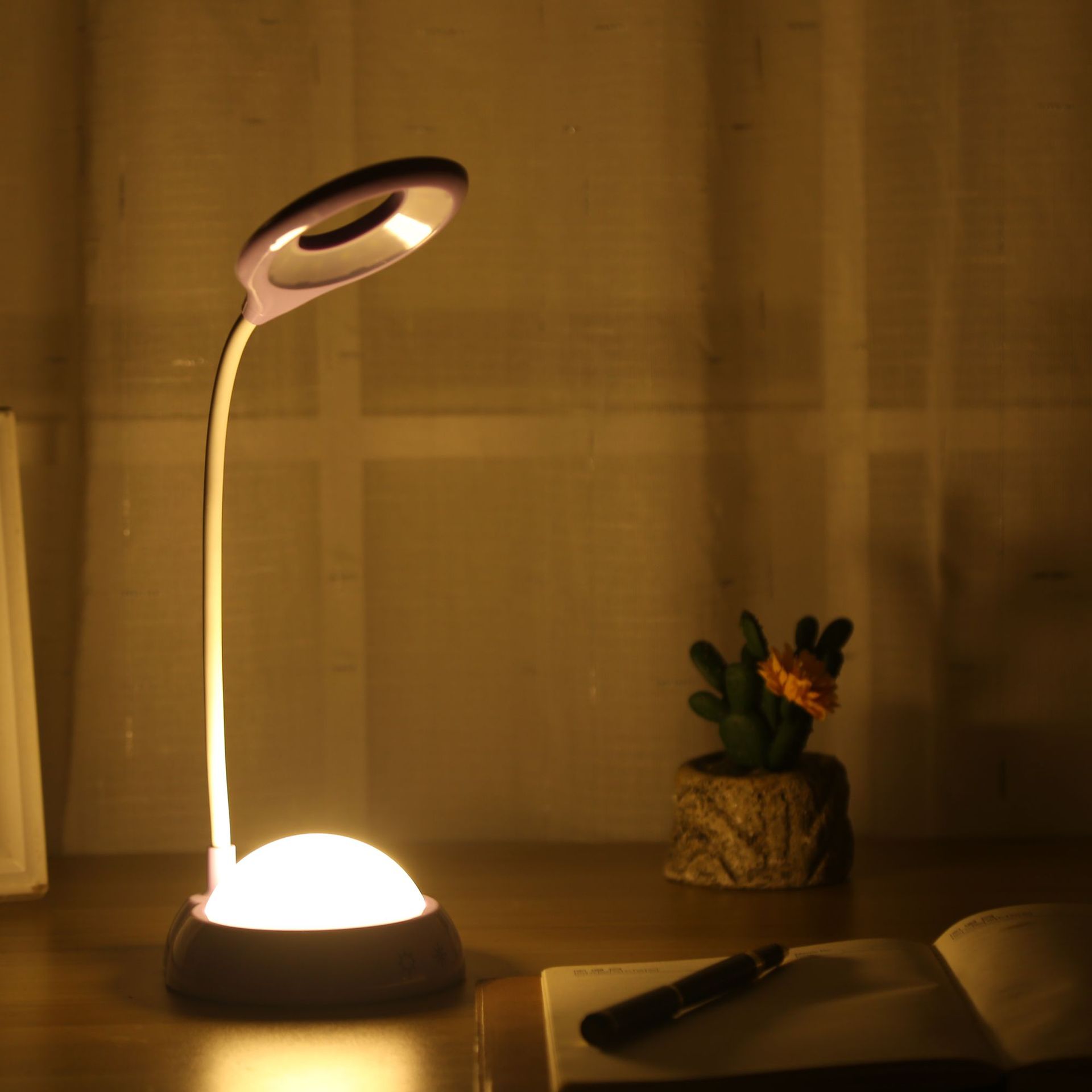 现代简约led台灯触摸式可调节护眼台灯 学习书灯创意夜灯厂家批发