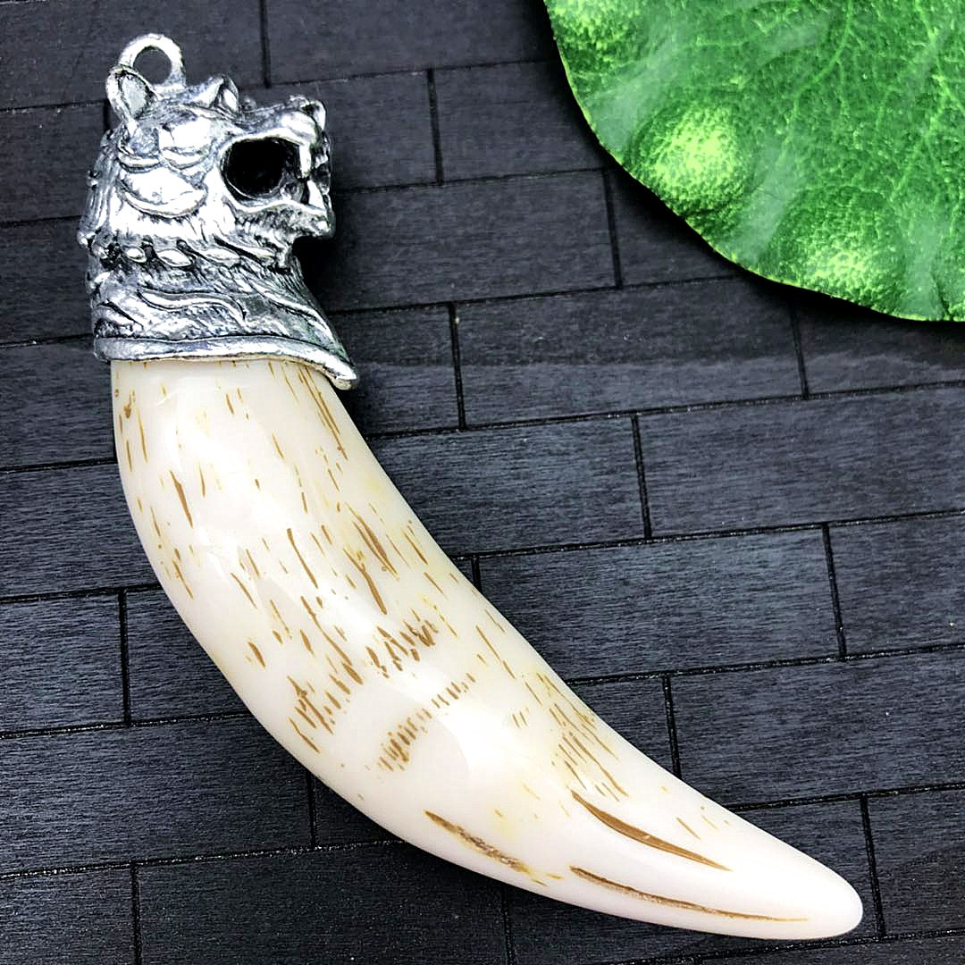 厂家直销精美仿古做旧骨雕牙雕挂件白铜老虎头镶牙齿吊坠挂饰