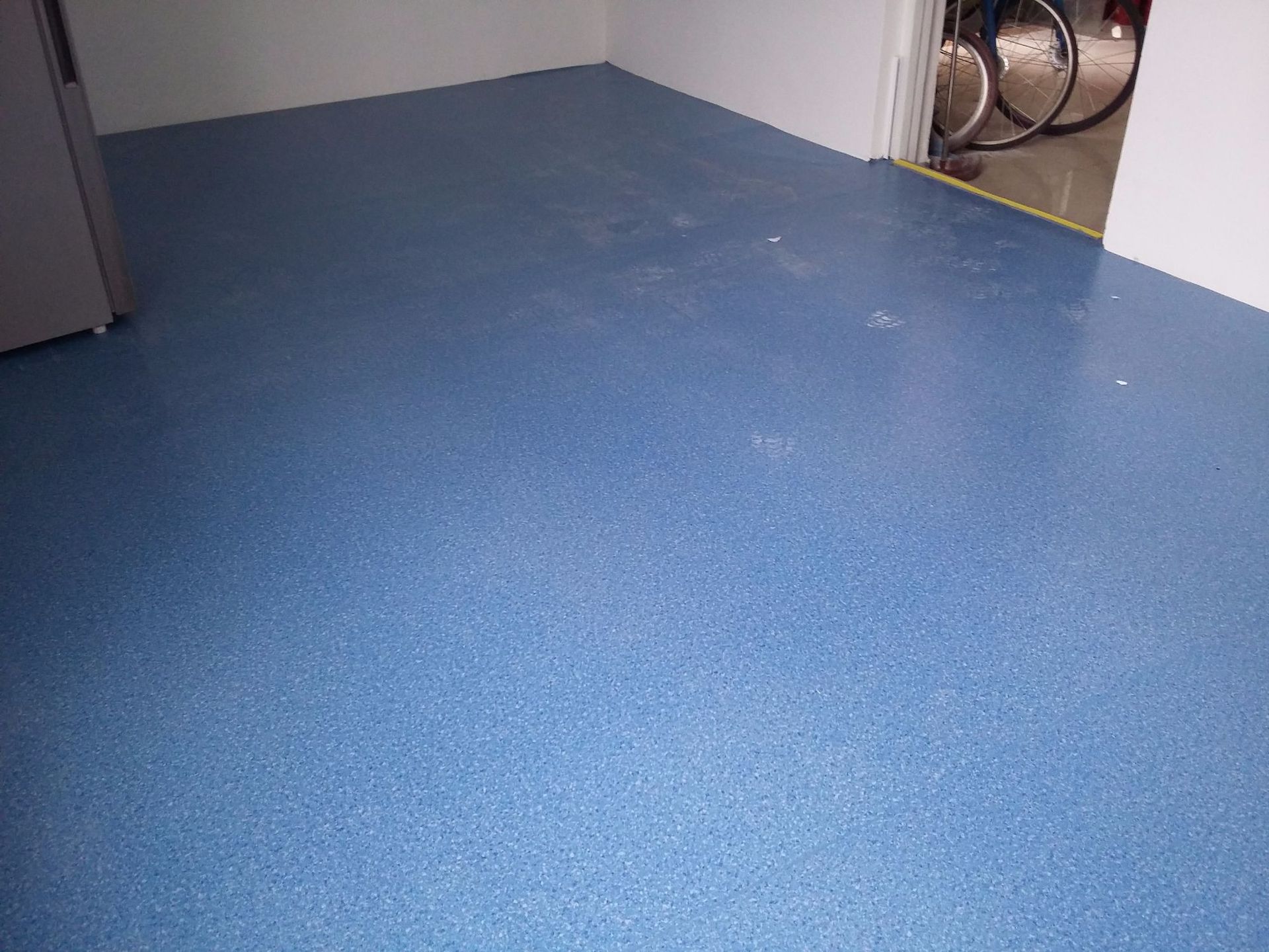 北京橡胶卷材地板橡塑地板纯色圆形浮点锤击纹撒花系列